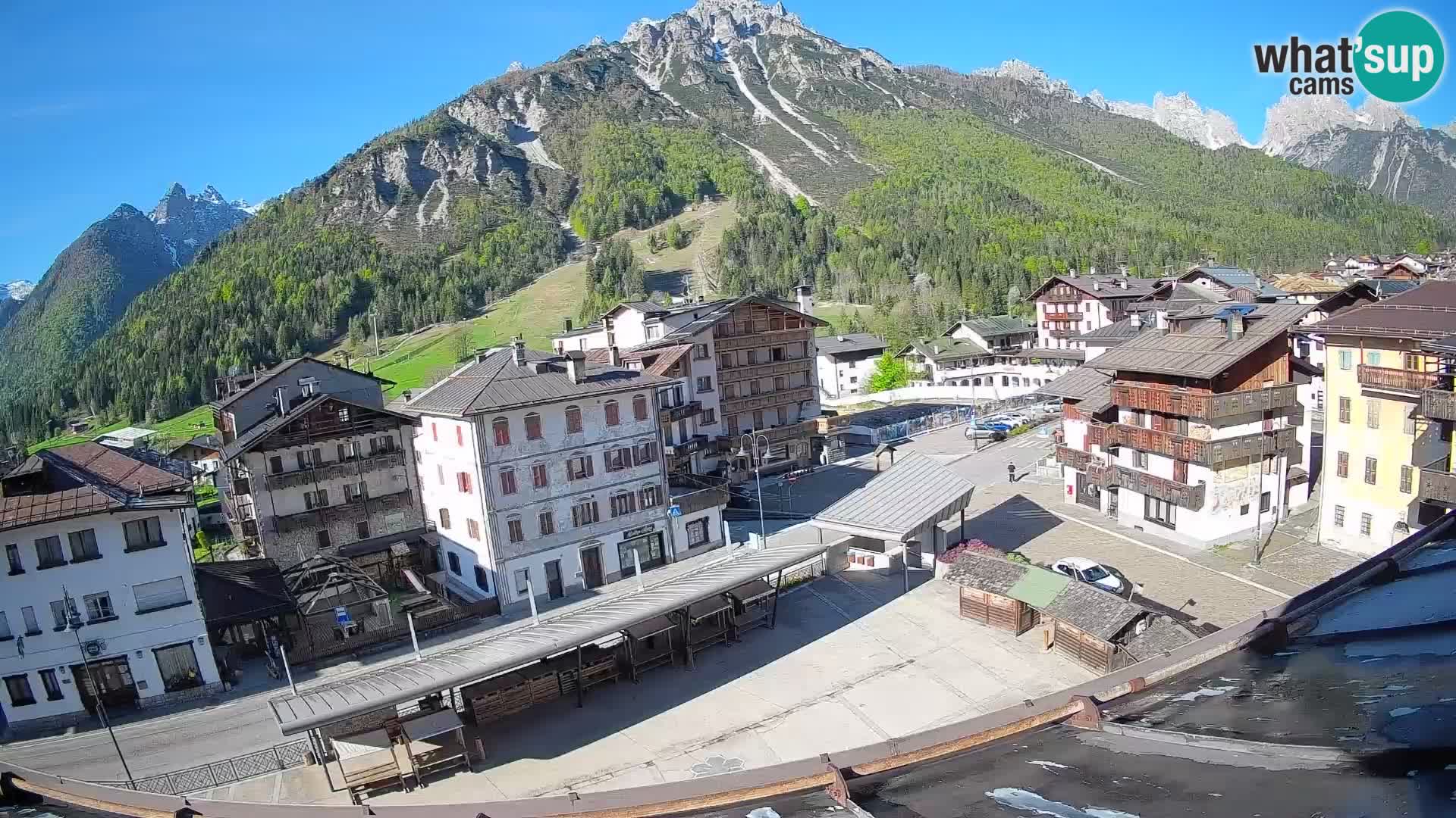 Piazza centrale di Forni di Sopra