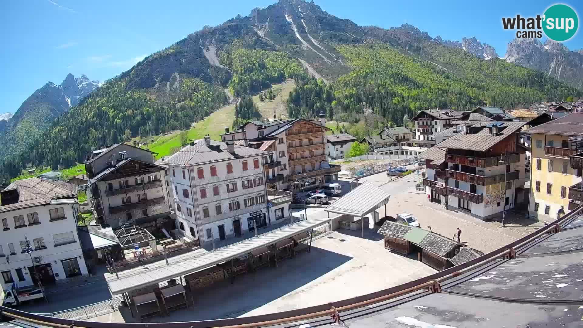 Piazza centrale di Forni di Sopra