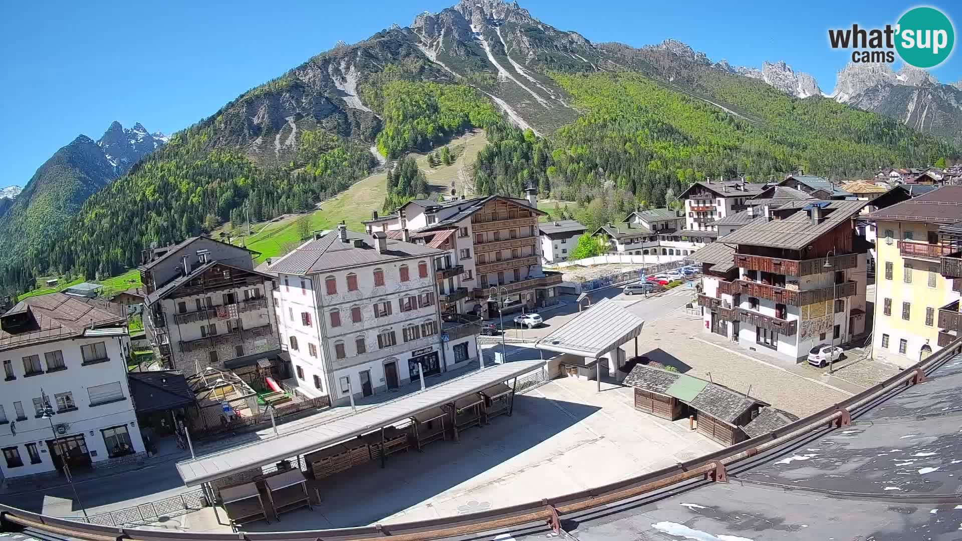 Piazza centrale di Forni di Sopra