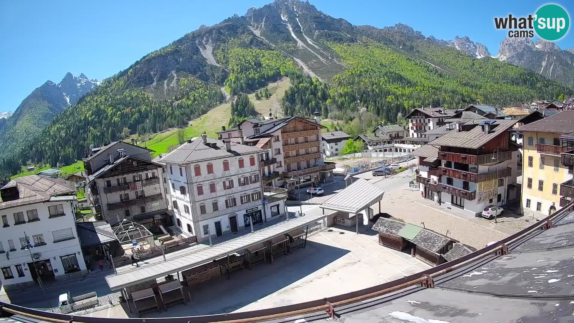 Plaza principal de Forni di Sopra