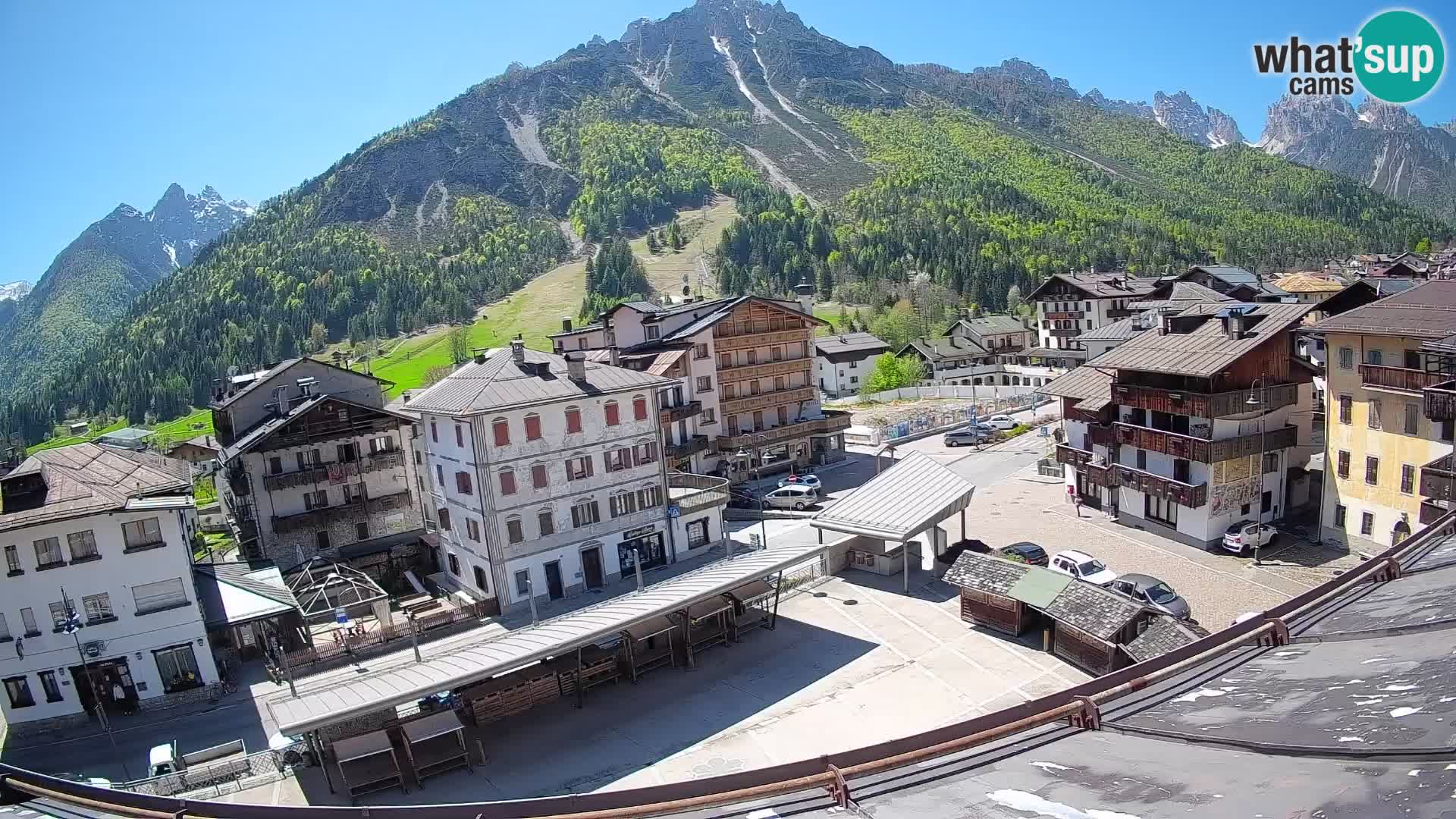 Piazza centrale di Forni di Sopra