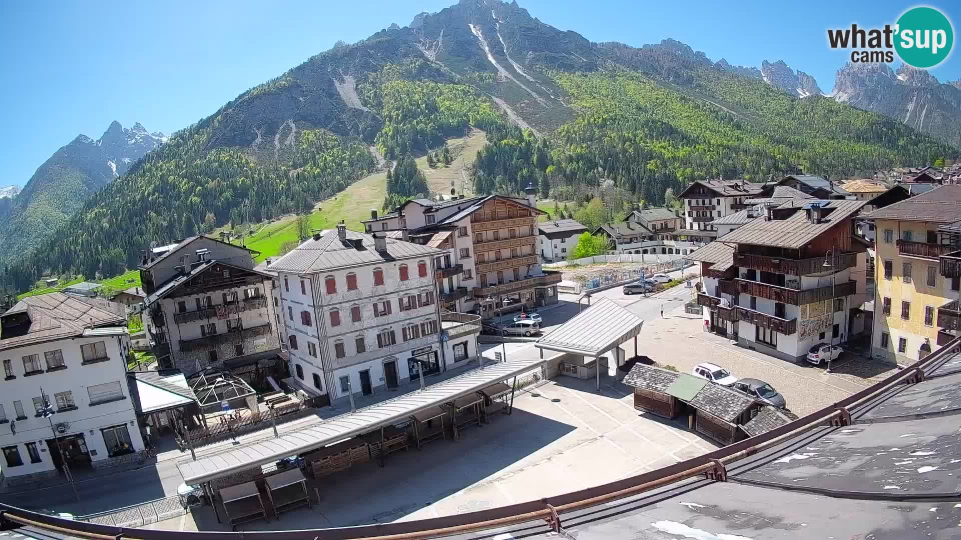 Piazza centrale di Forni di Sopra