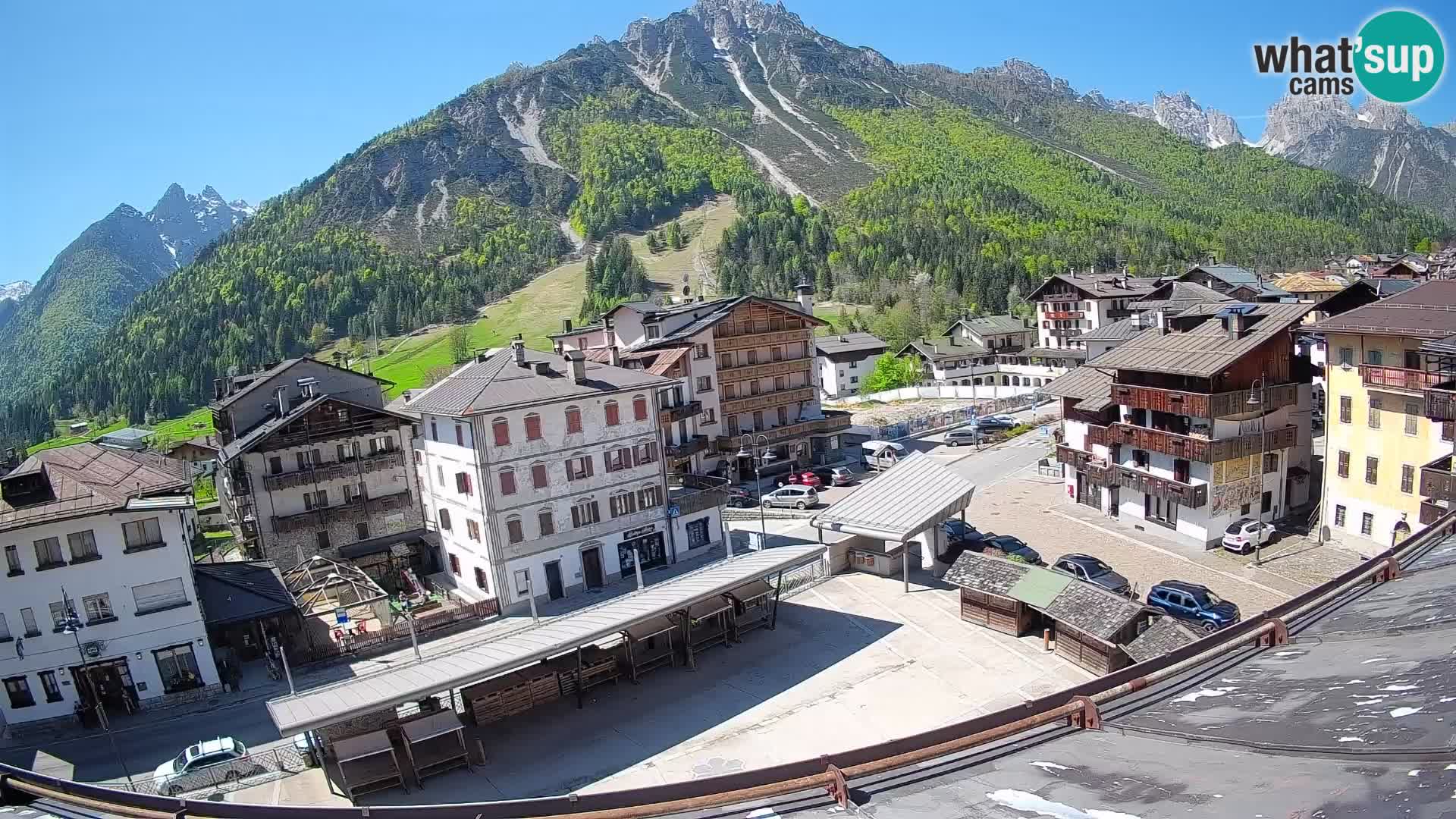 Piazza centrale di Forni di Sopra