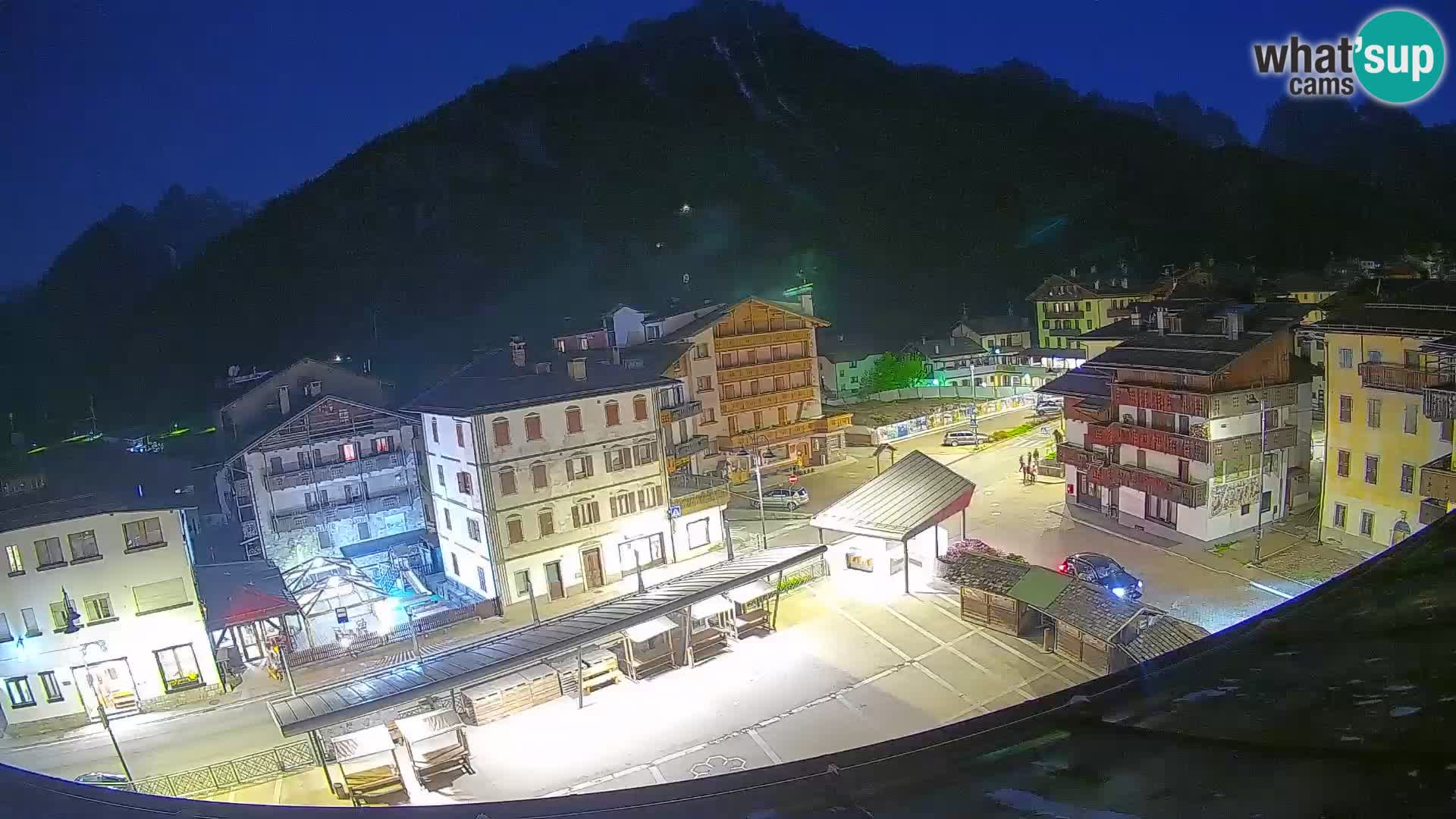 Piazza centrale di Forni di Sopra