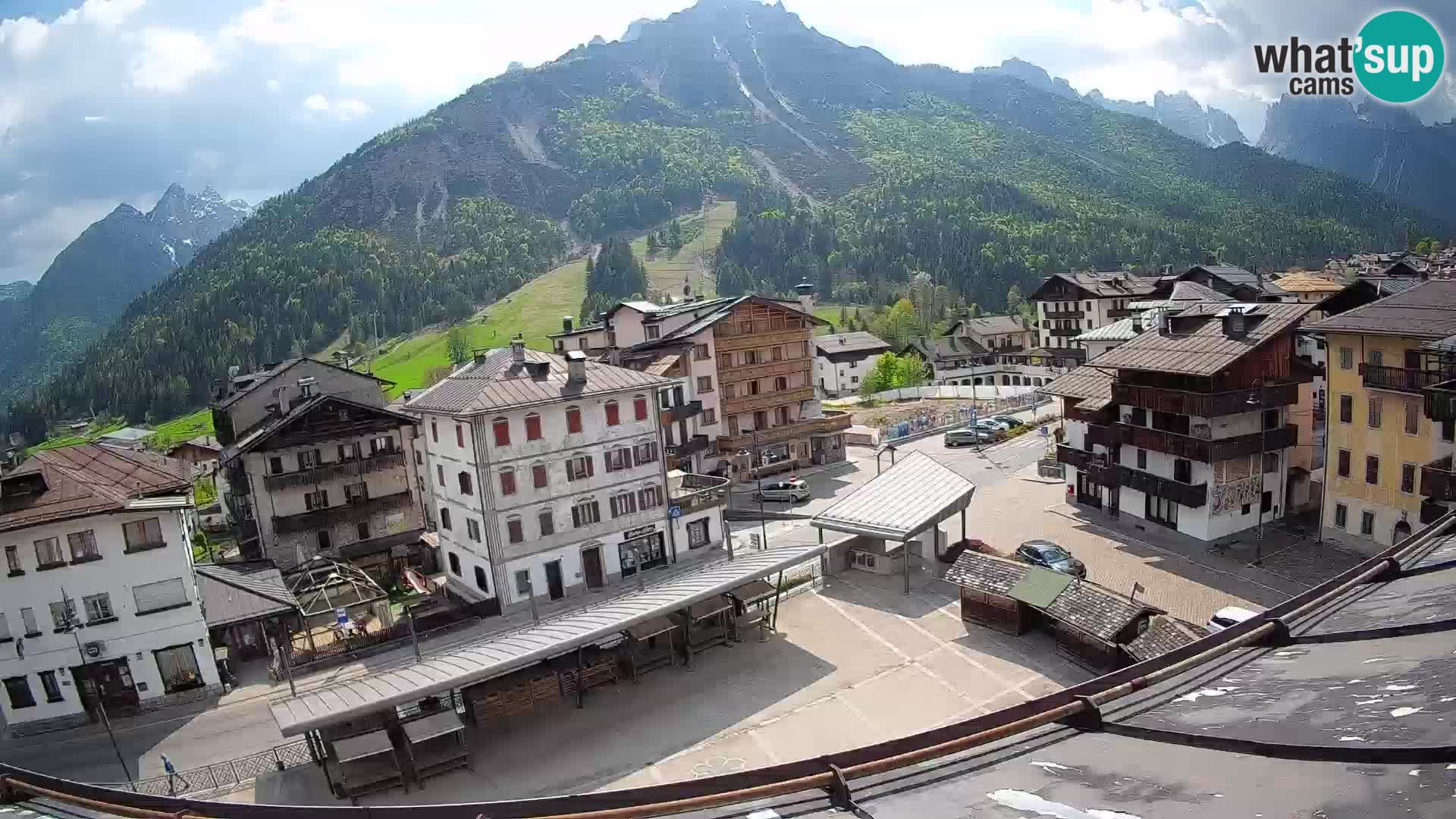 Plaza principal de Forni di Sopra