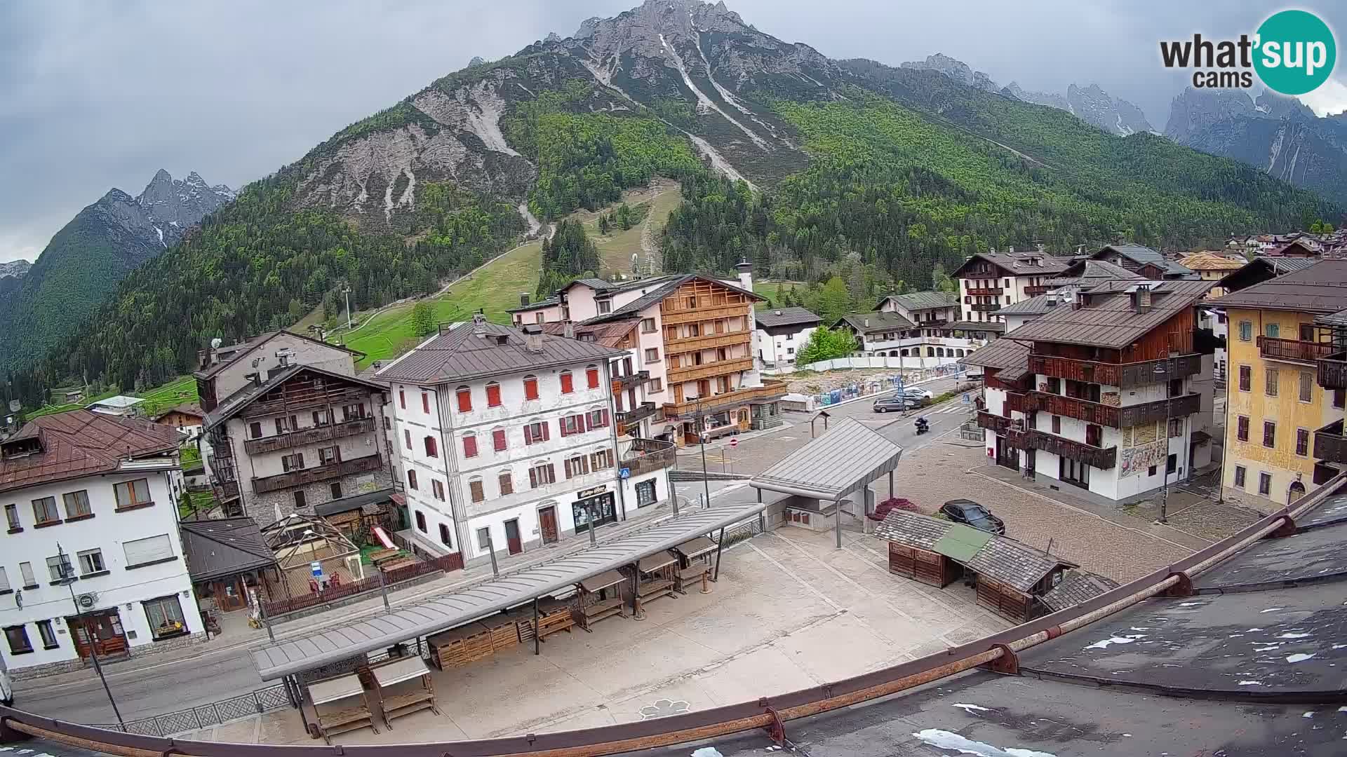 Piazza centrale di Forni di Sopra