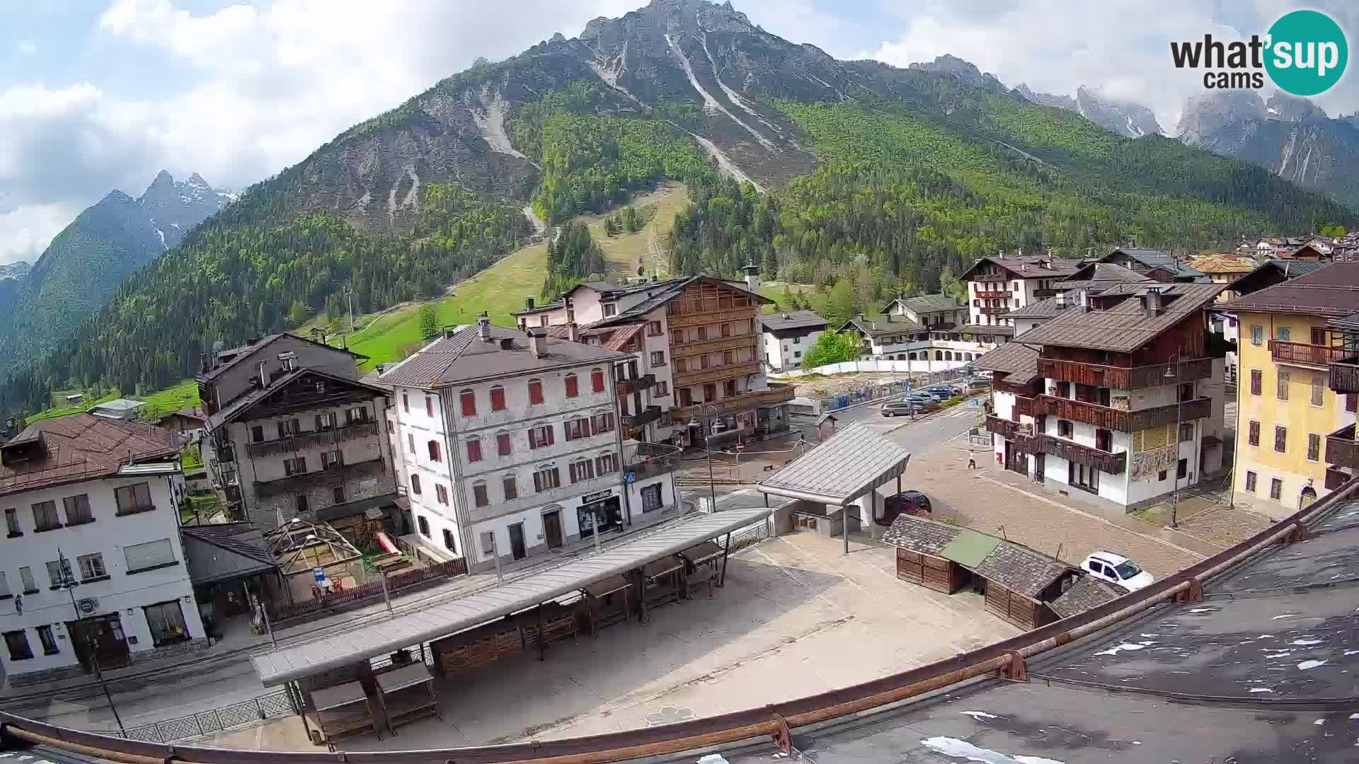 Plaza principal de Forni di Sopra