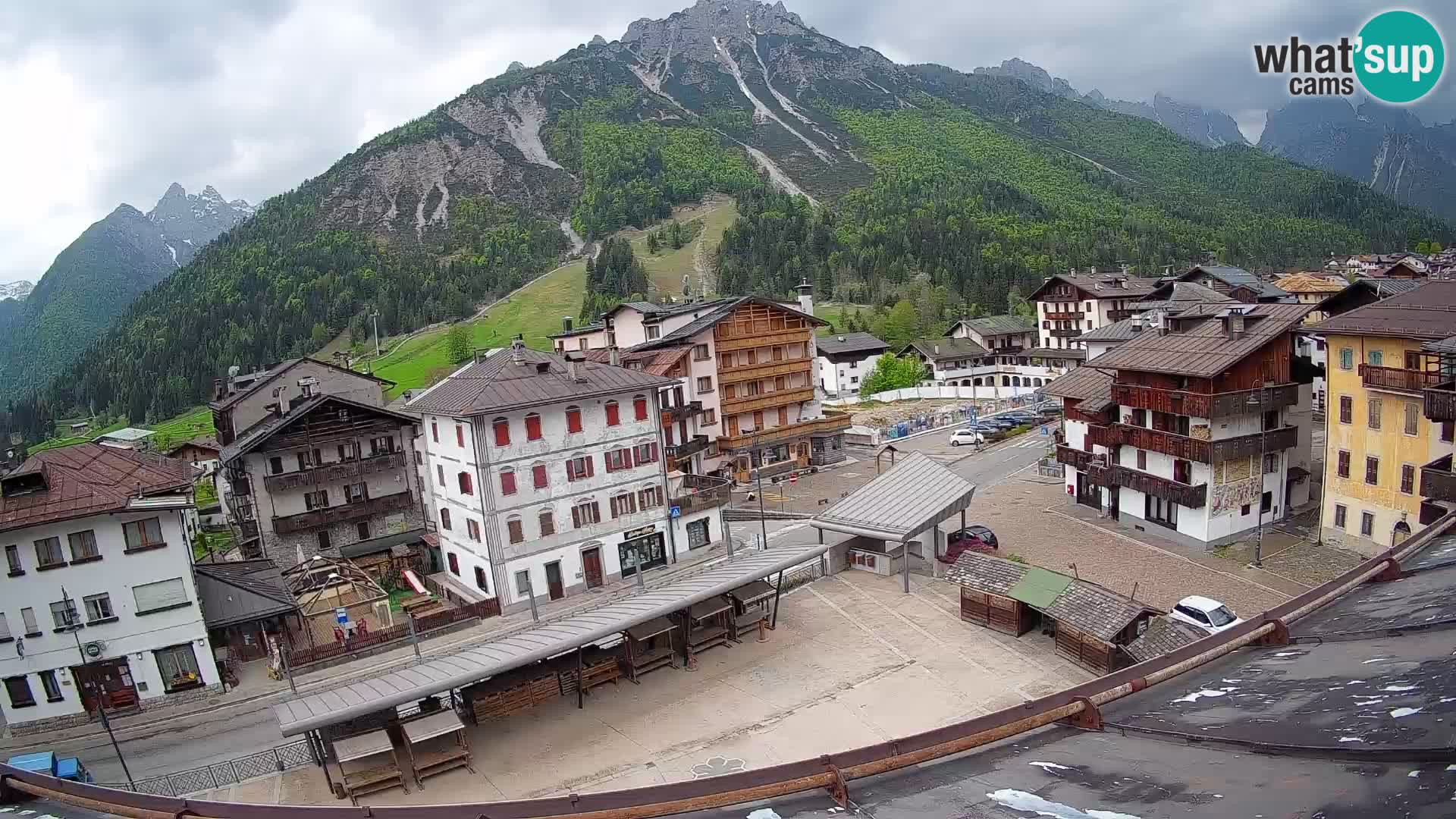 Piazza centrale di Forni di Sopra