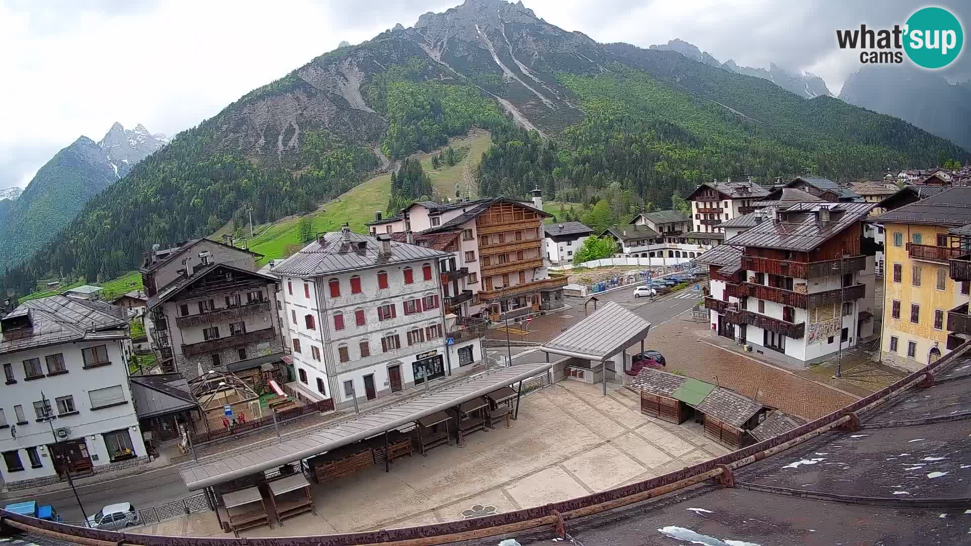 Piazza centrale di Forni di Sopra