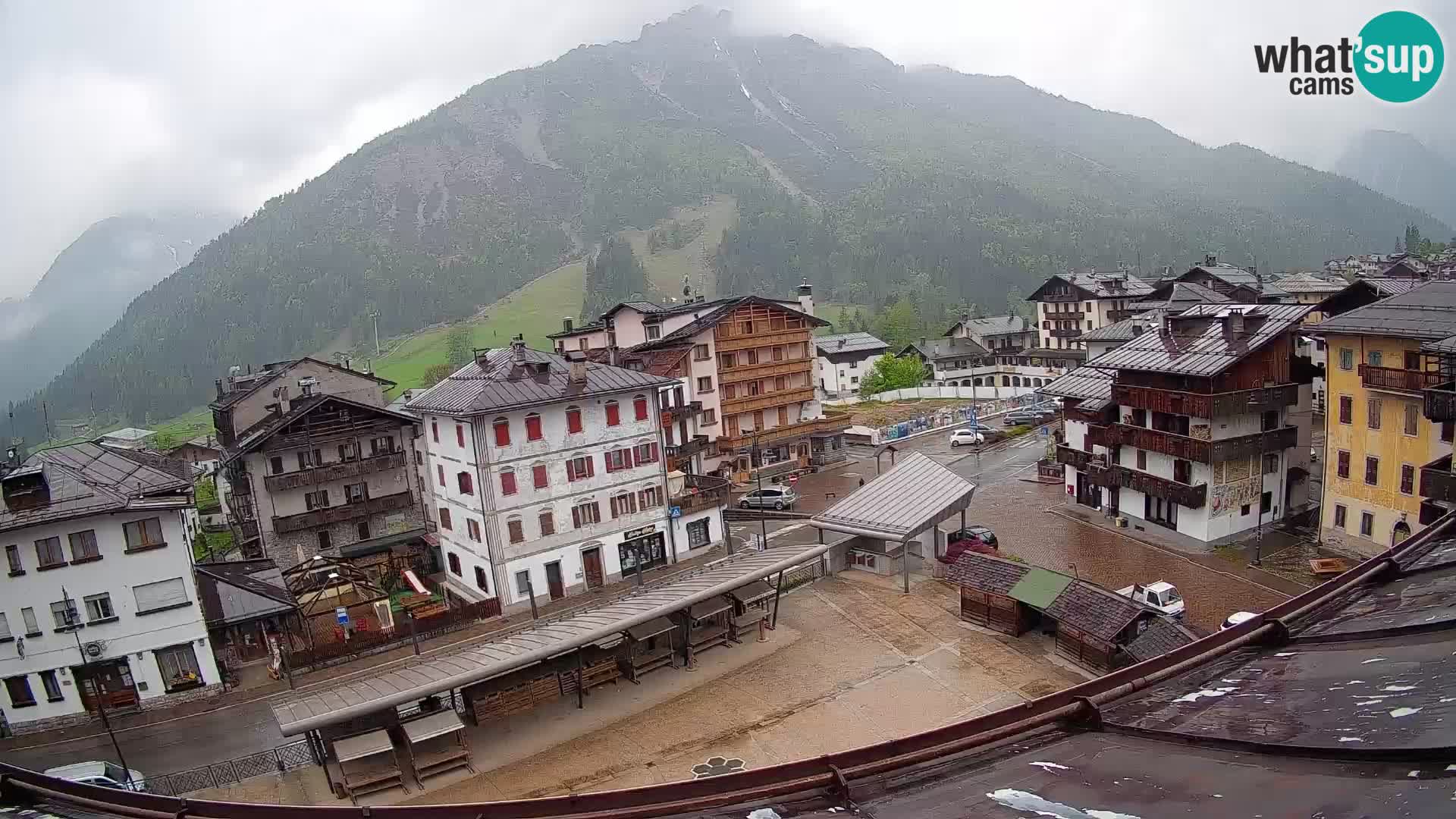 Piazza centrale di Forni di Sopra
