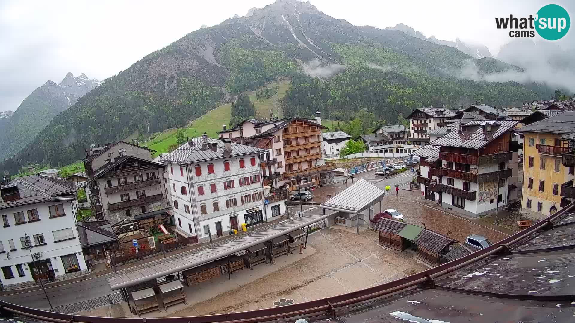 Piazza centrale di Forni di Sopra