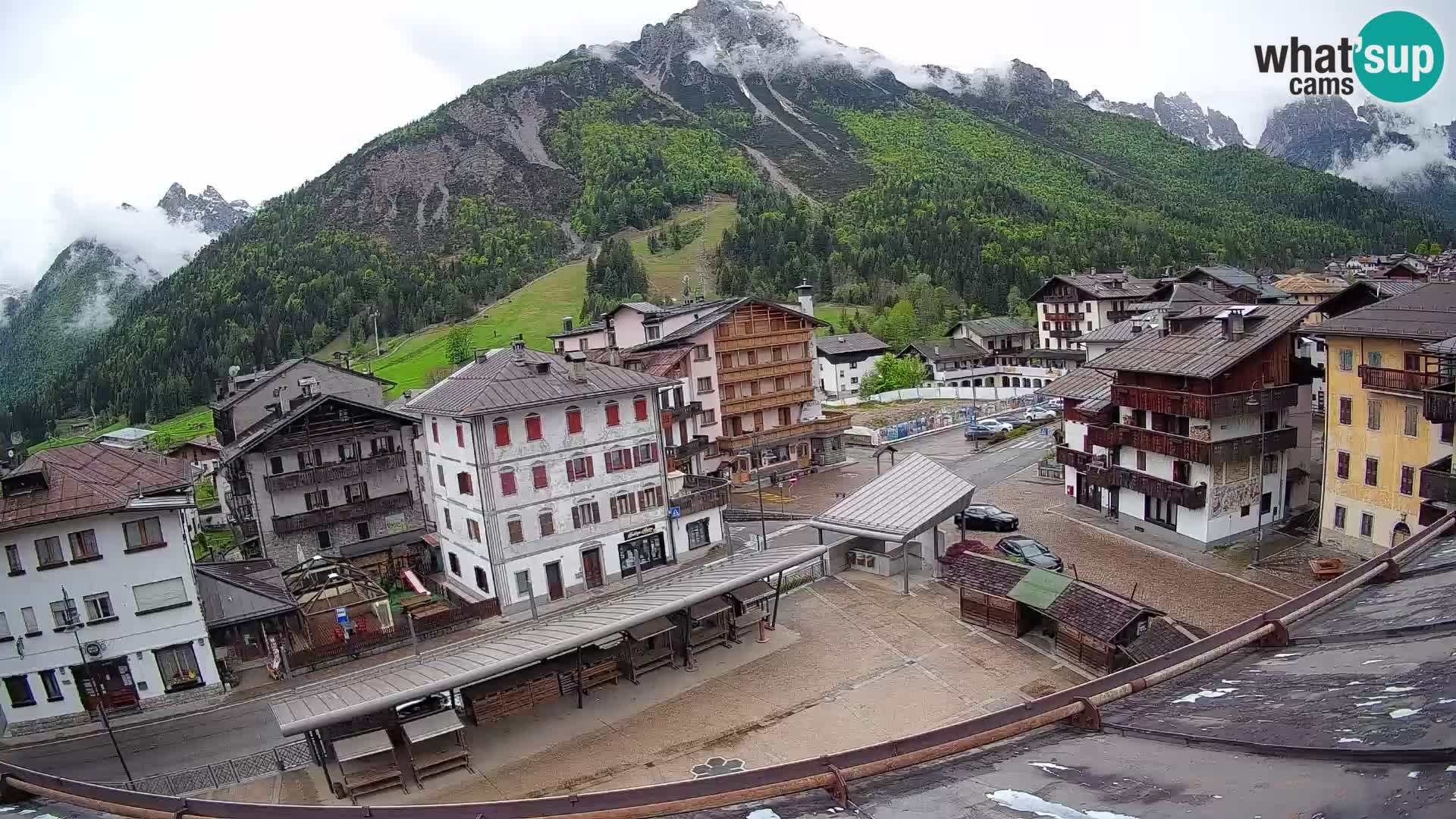 Plaza principal de Forni di Sopra