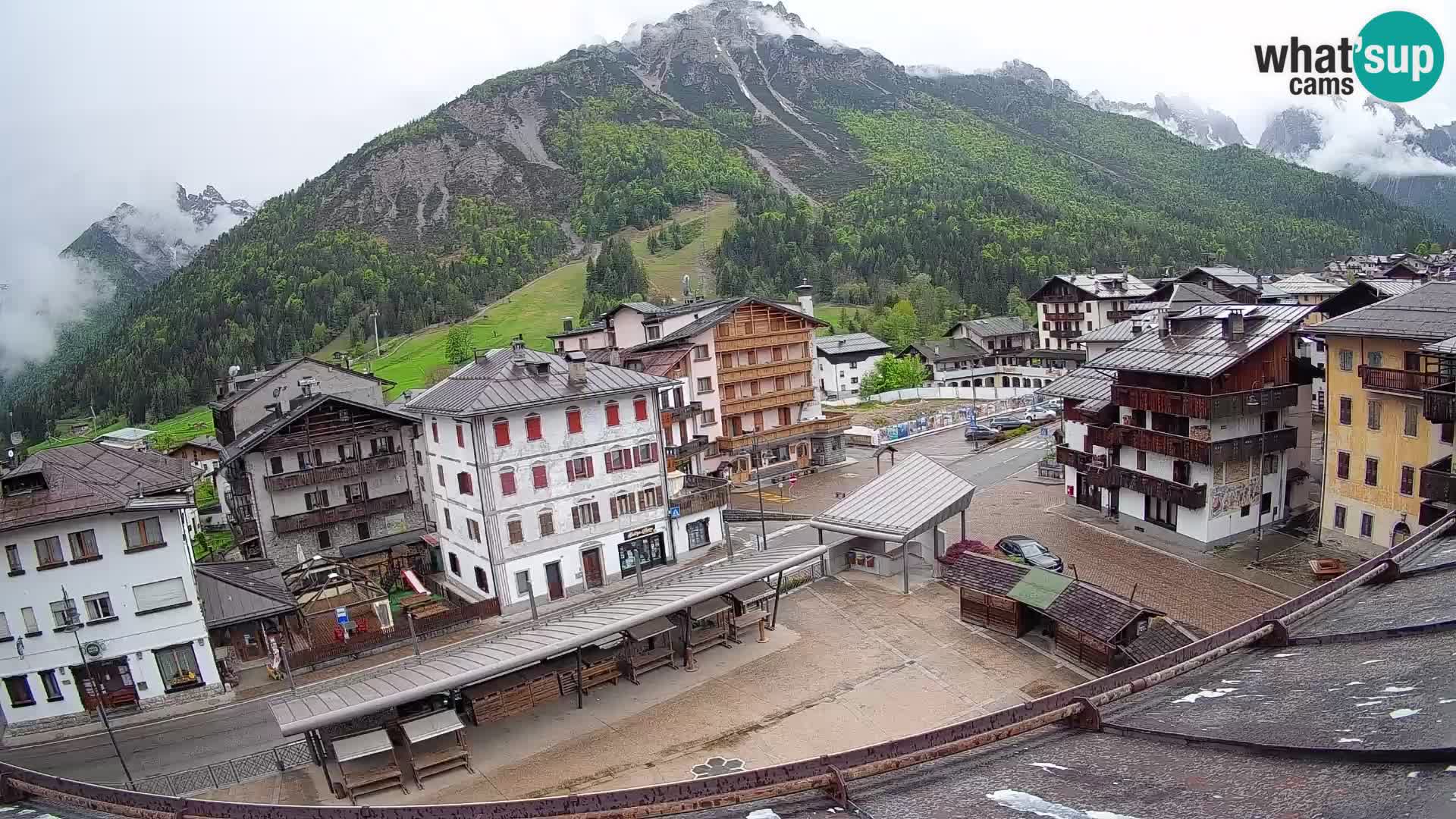 Plaza principal de Forni di Sopra