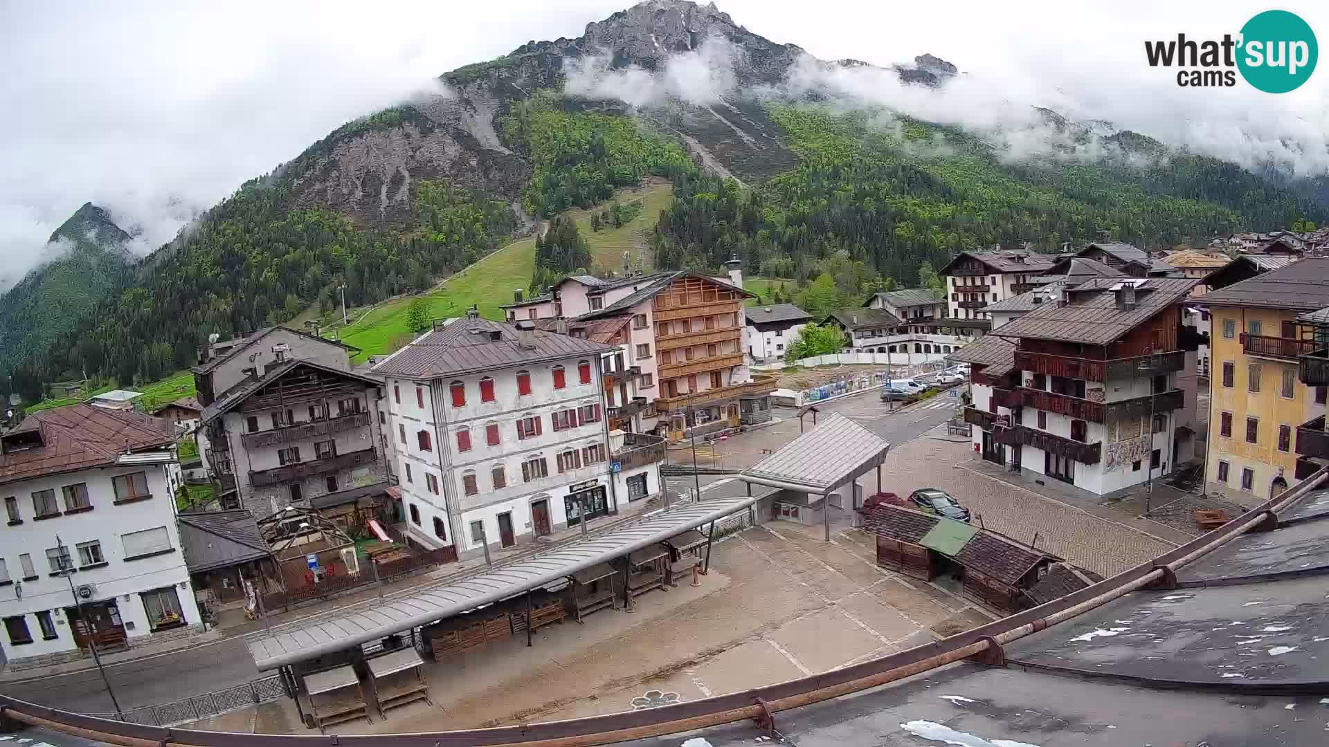 Piazza centrale di Forni di Sopra