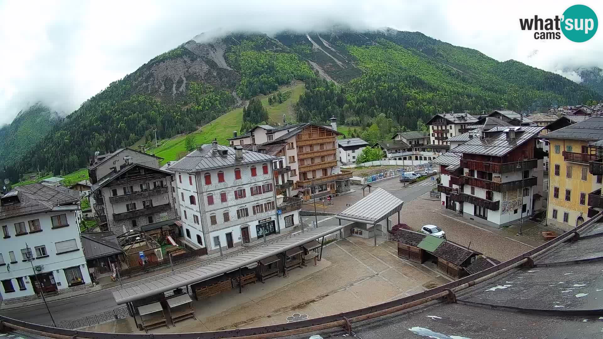 Piazza centrale di Forni di Sopra