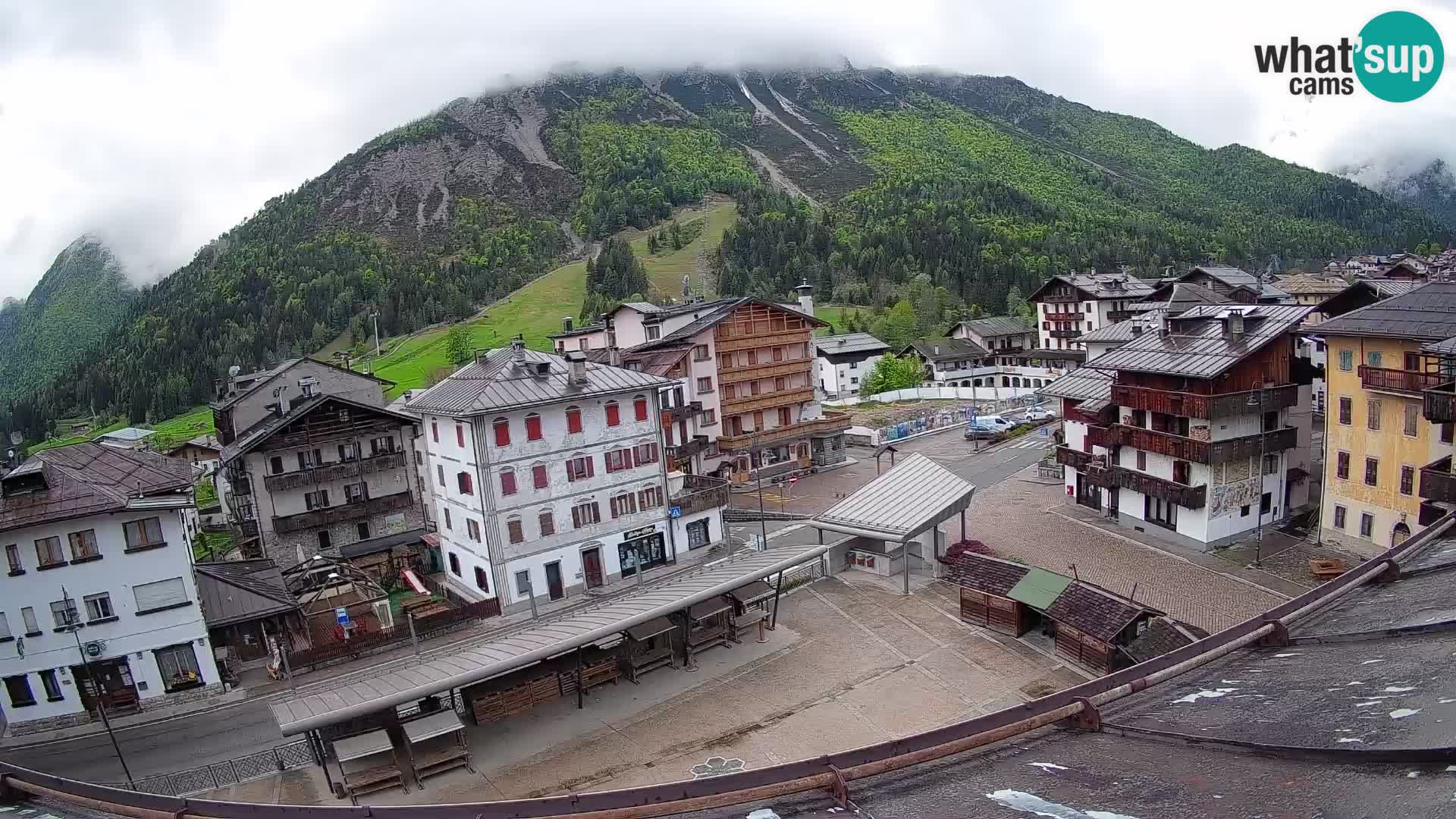 Plaza principal de Forni di Sopra