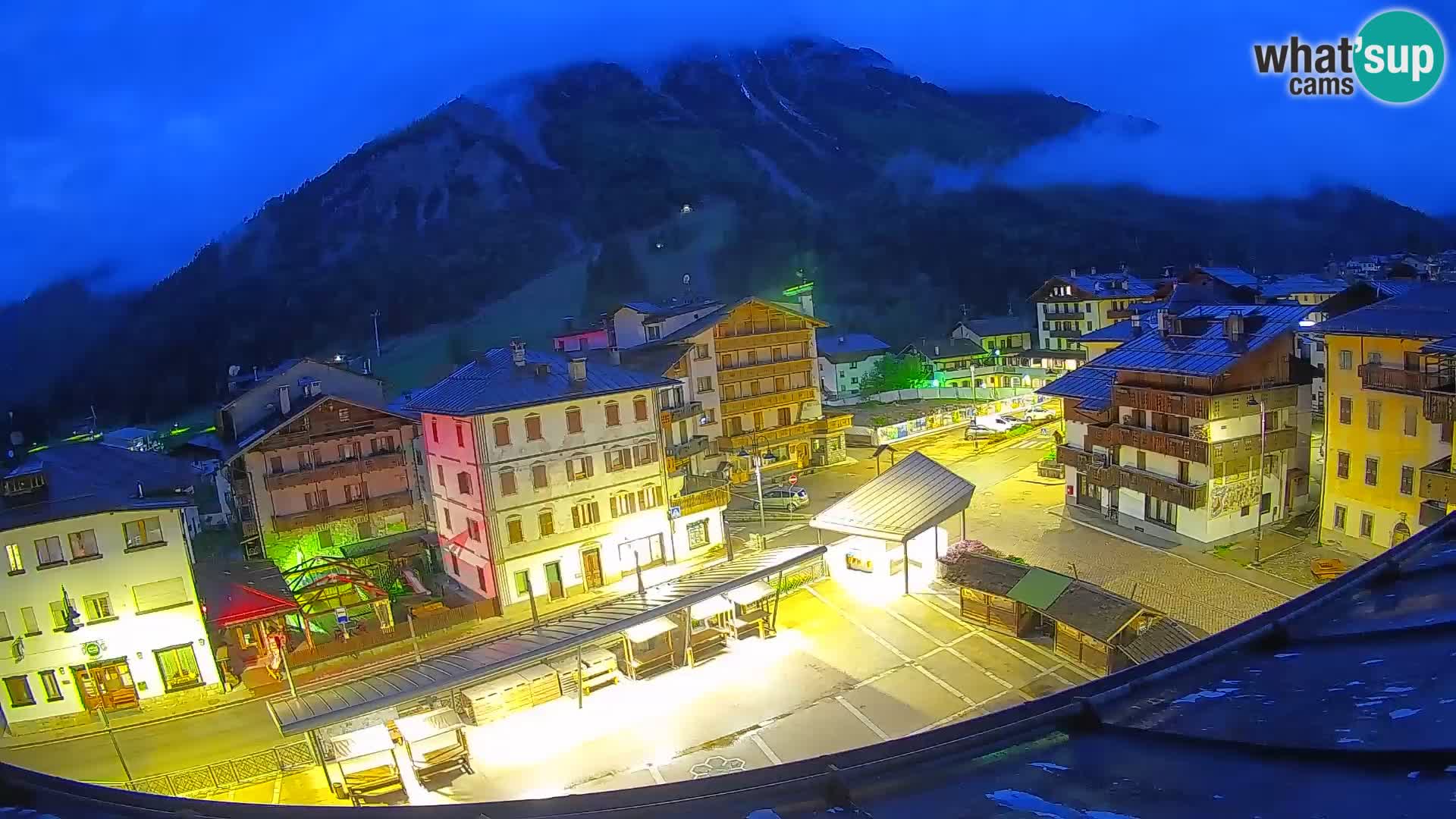 Plaza principal de Forni di Sopra