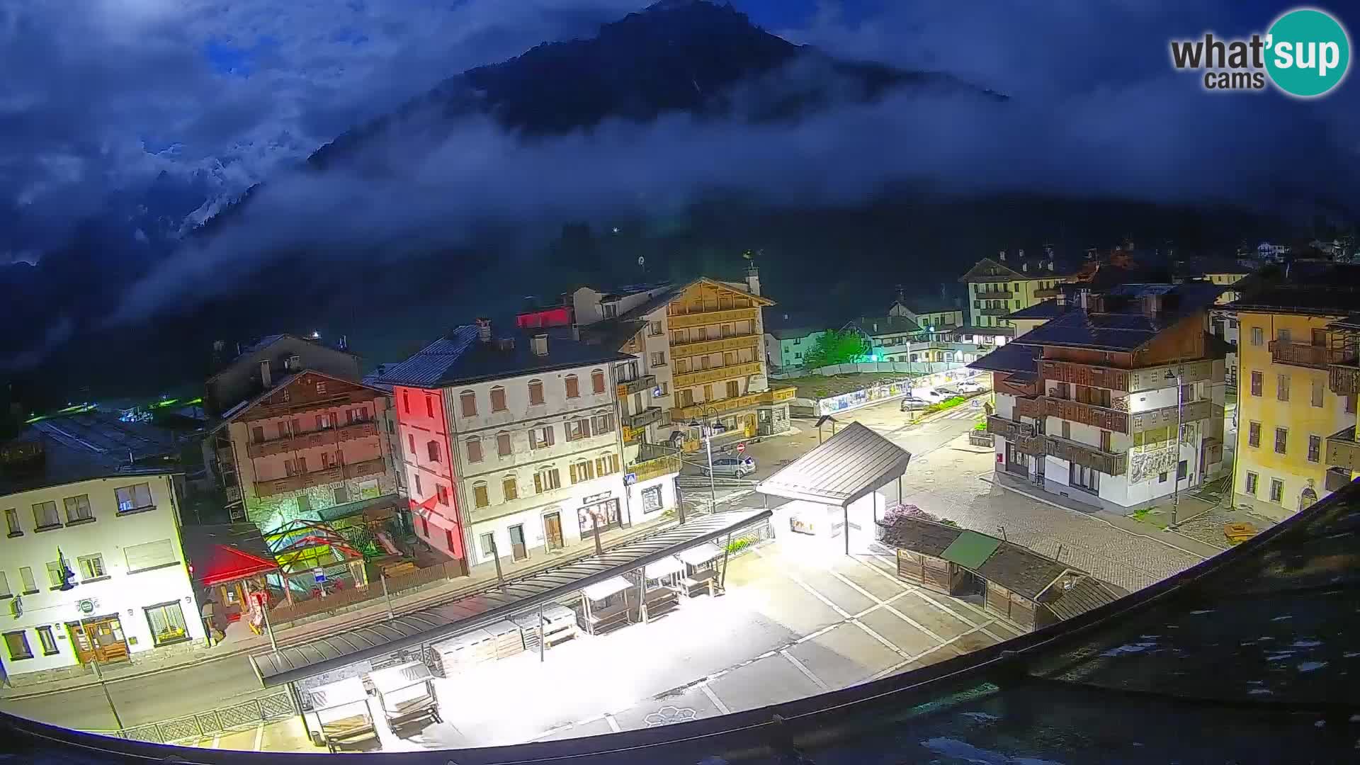 Plaza principal de Forni di Sopra