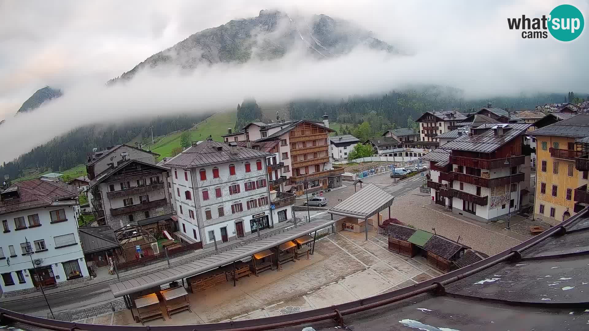 Piazza centrale di Forni di Sopra