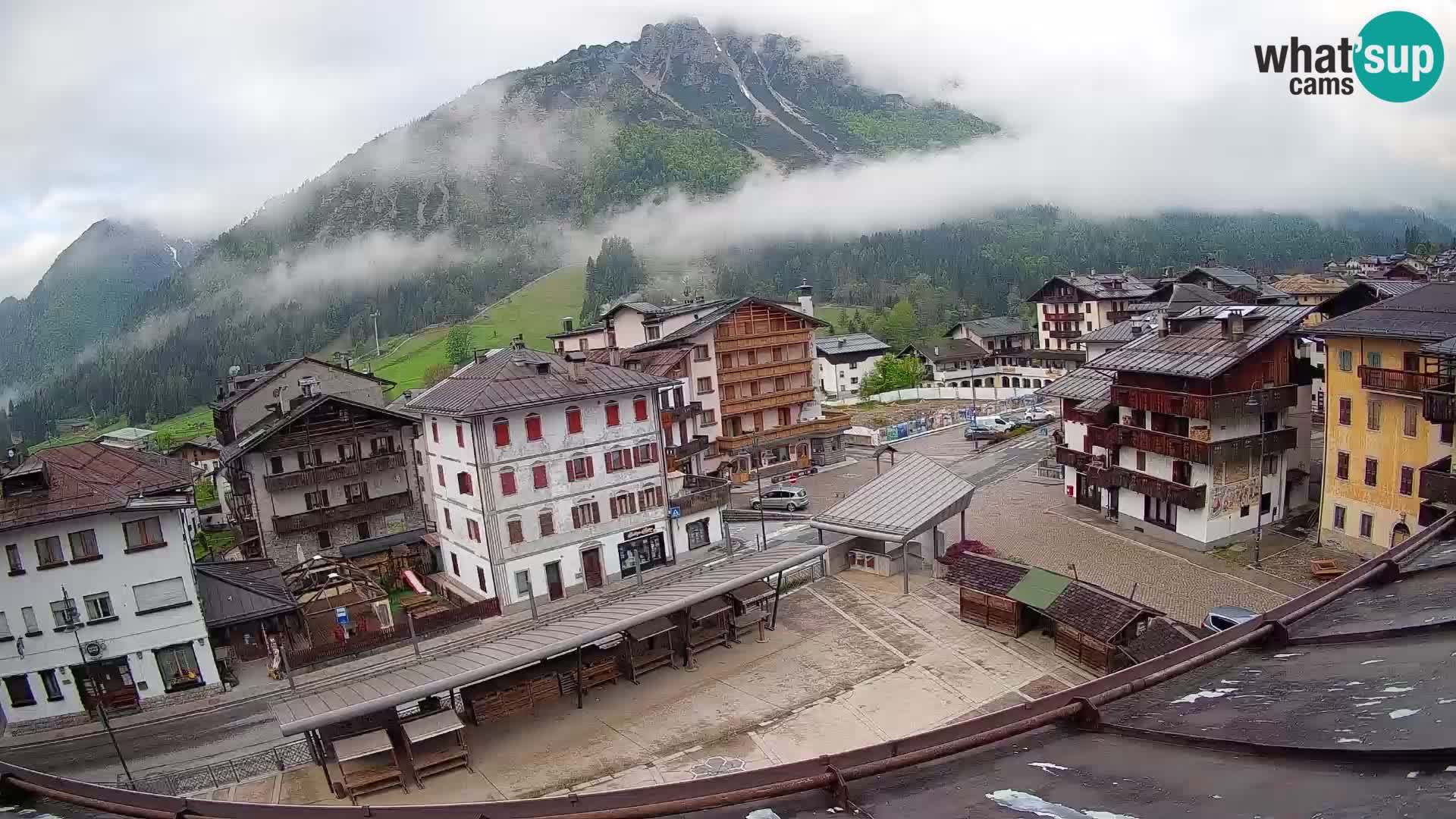 Plaza principal de Forni di Sopra