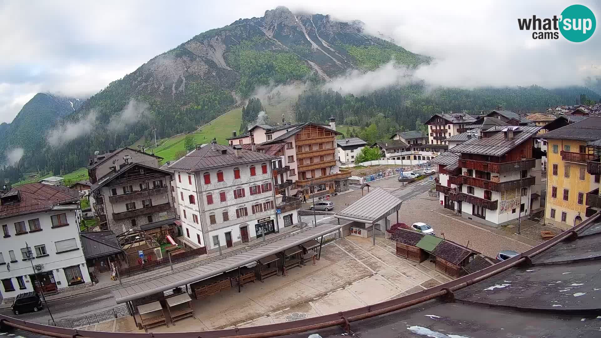 Plaza principal de Forni di Sopra