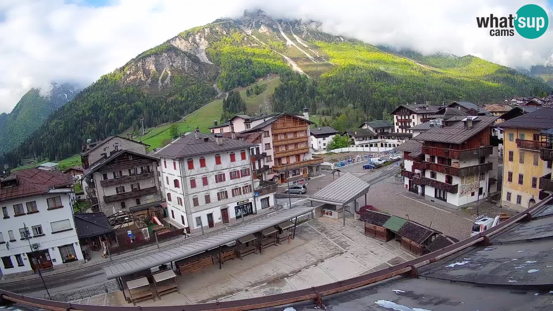 Piazza centrale di Forni di Sopra