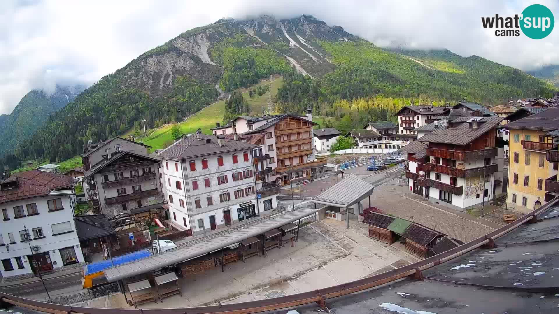 Piazza centrale di Forni di Sopra