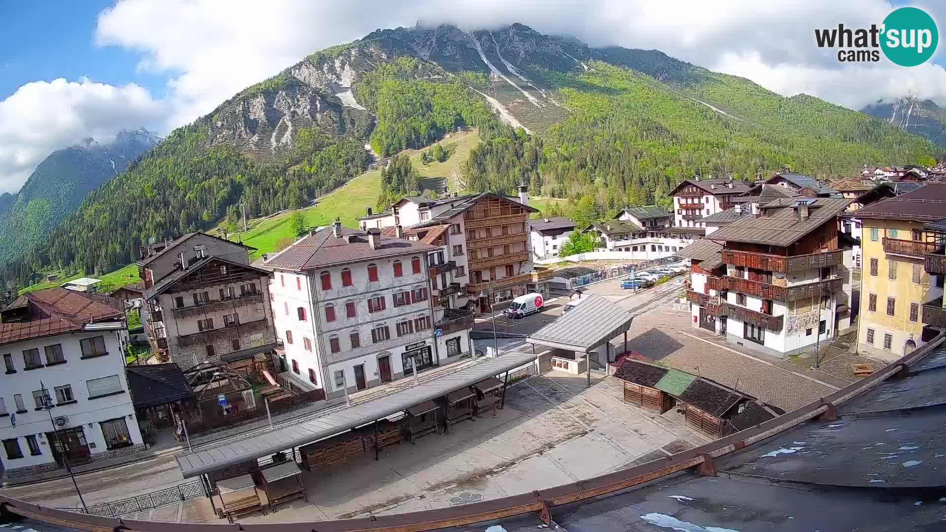 Plaza principal de Forni di Sopra