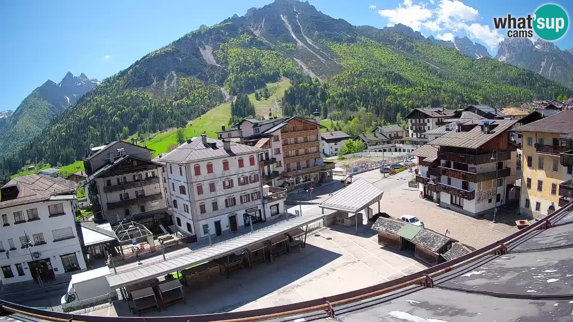 Piazza centrale di Forni di Sopra