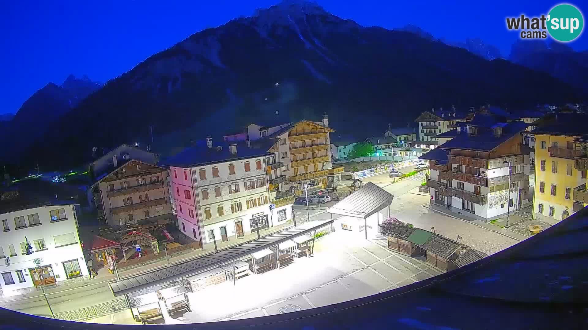 Piazza centrale di Forni di Sopra