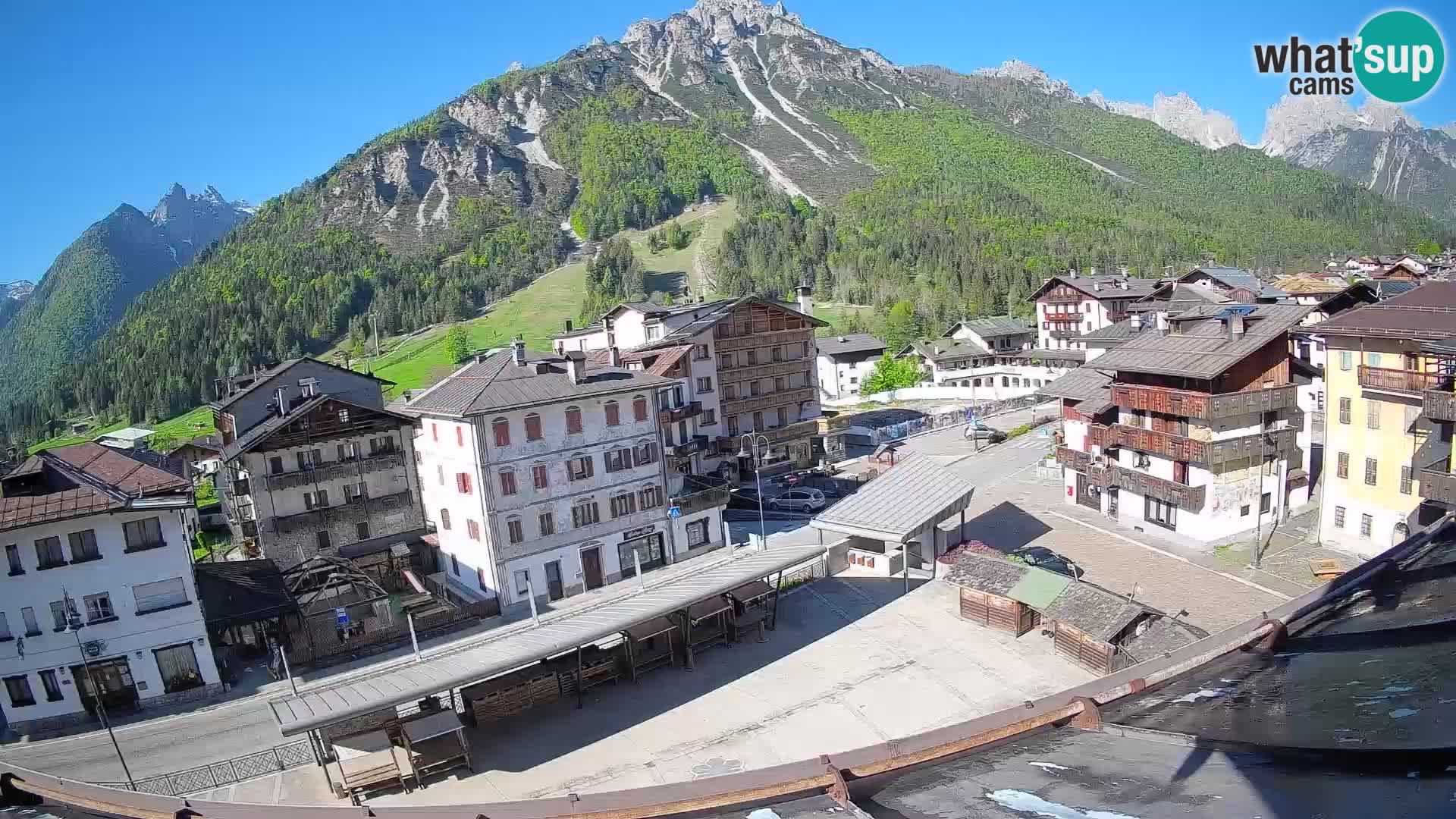 Piazza centrale di Forni di Sopra