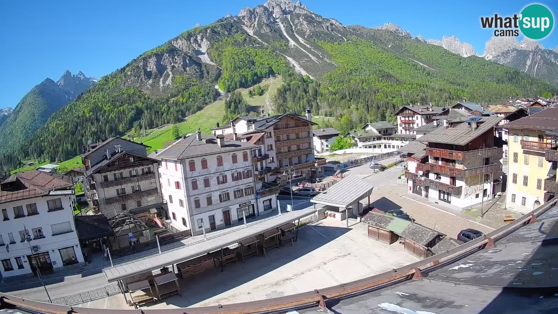 Plaza principal de Forni di Sopra