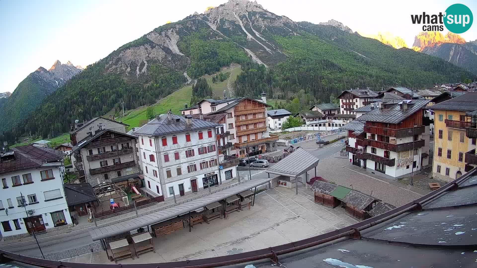 Piazza centrale di Forni di Sopra