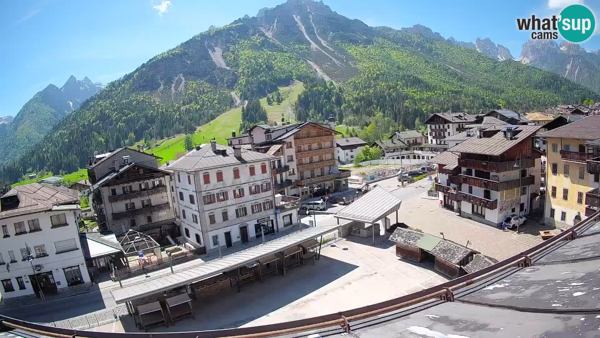 Plaza principal de Forni di Sopra