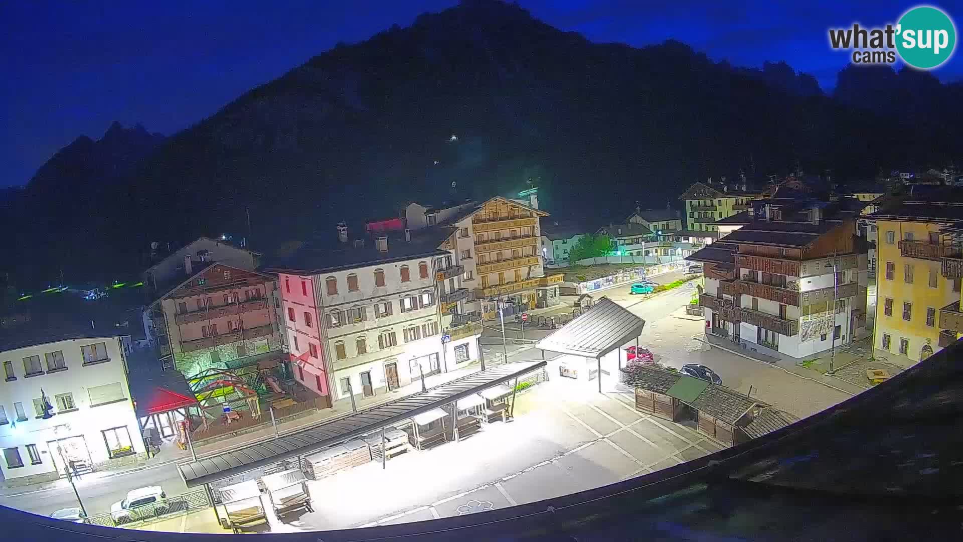 Piazza centrale di Forni di Sopra
