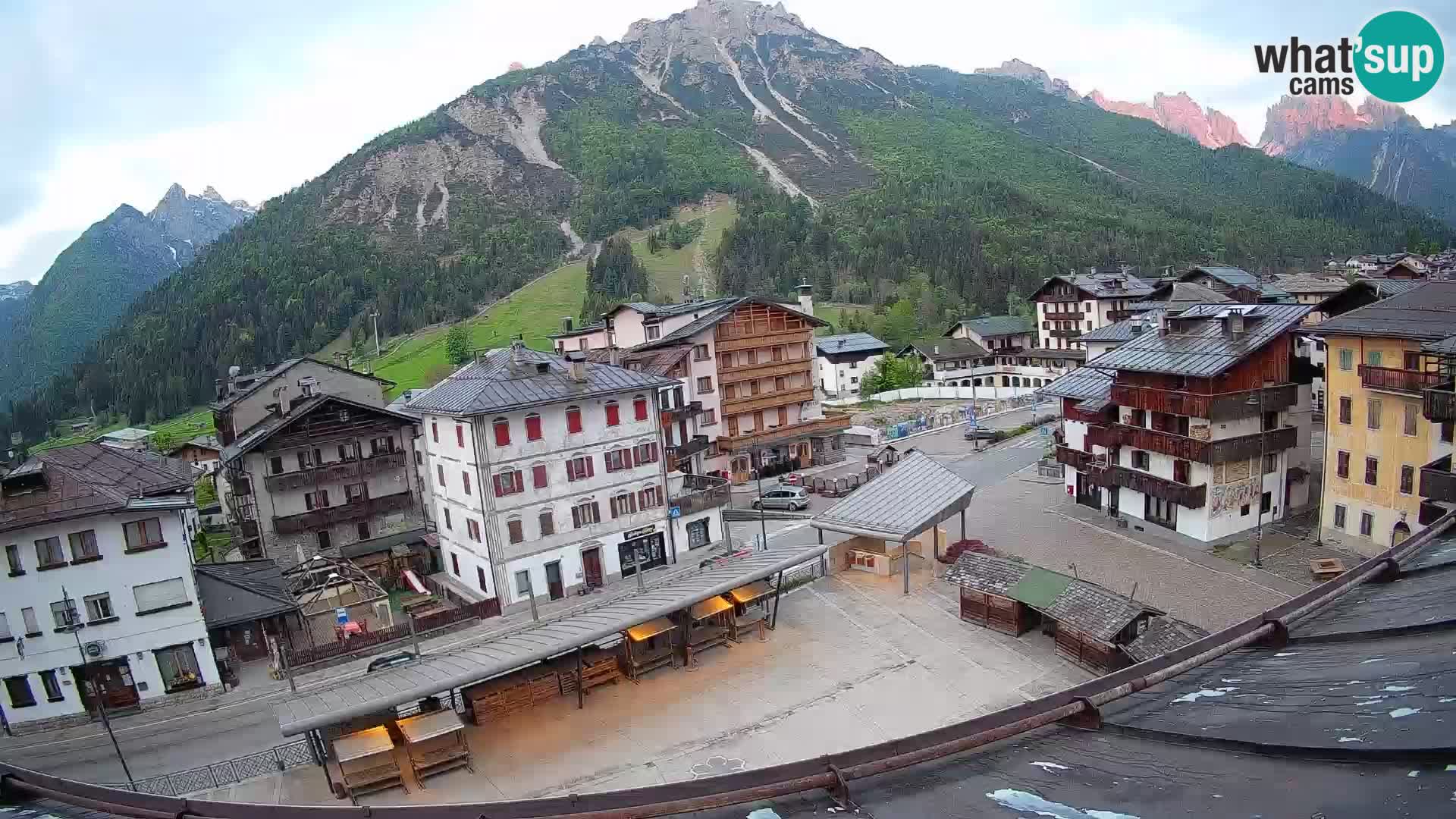 Piazza centrale di Forni di Sopra