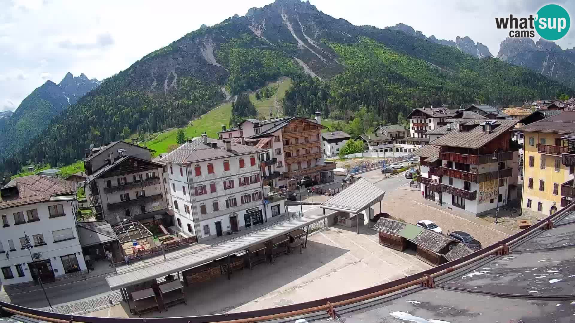 Plaza principal de Forni di Sopra