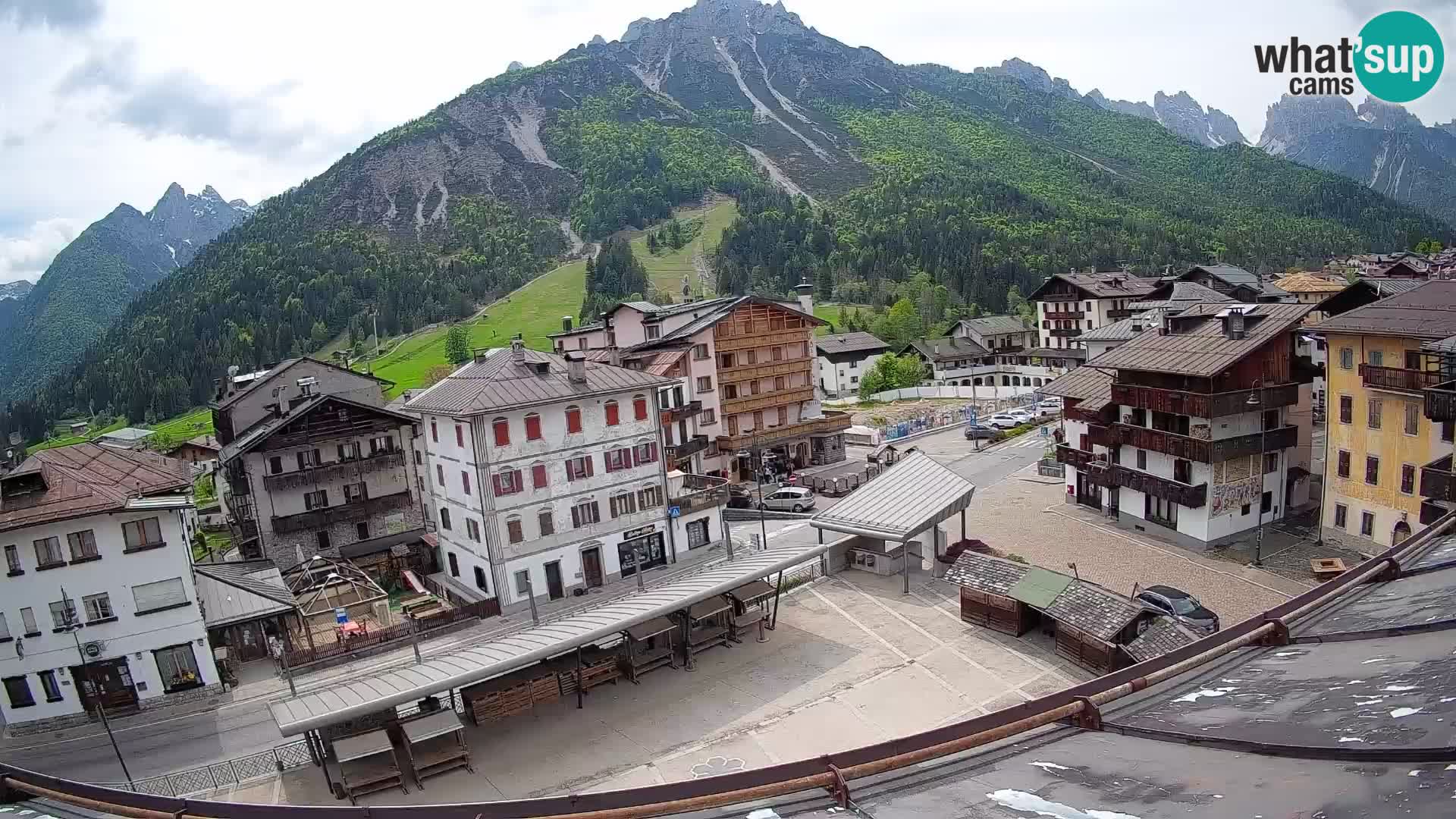 Piazza centrale di Forni di Sopra