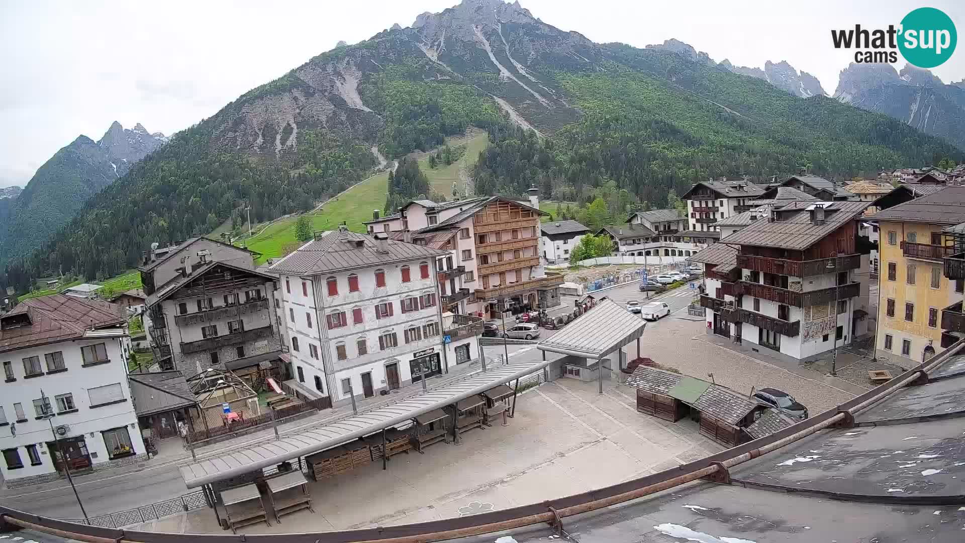 Plaza principal de Forni di Sopra