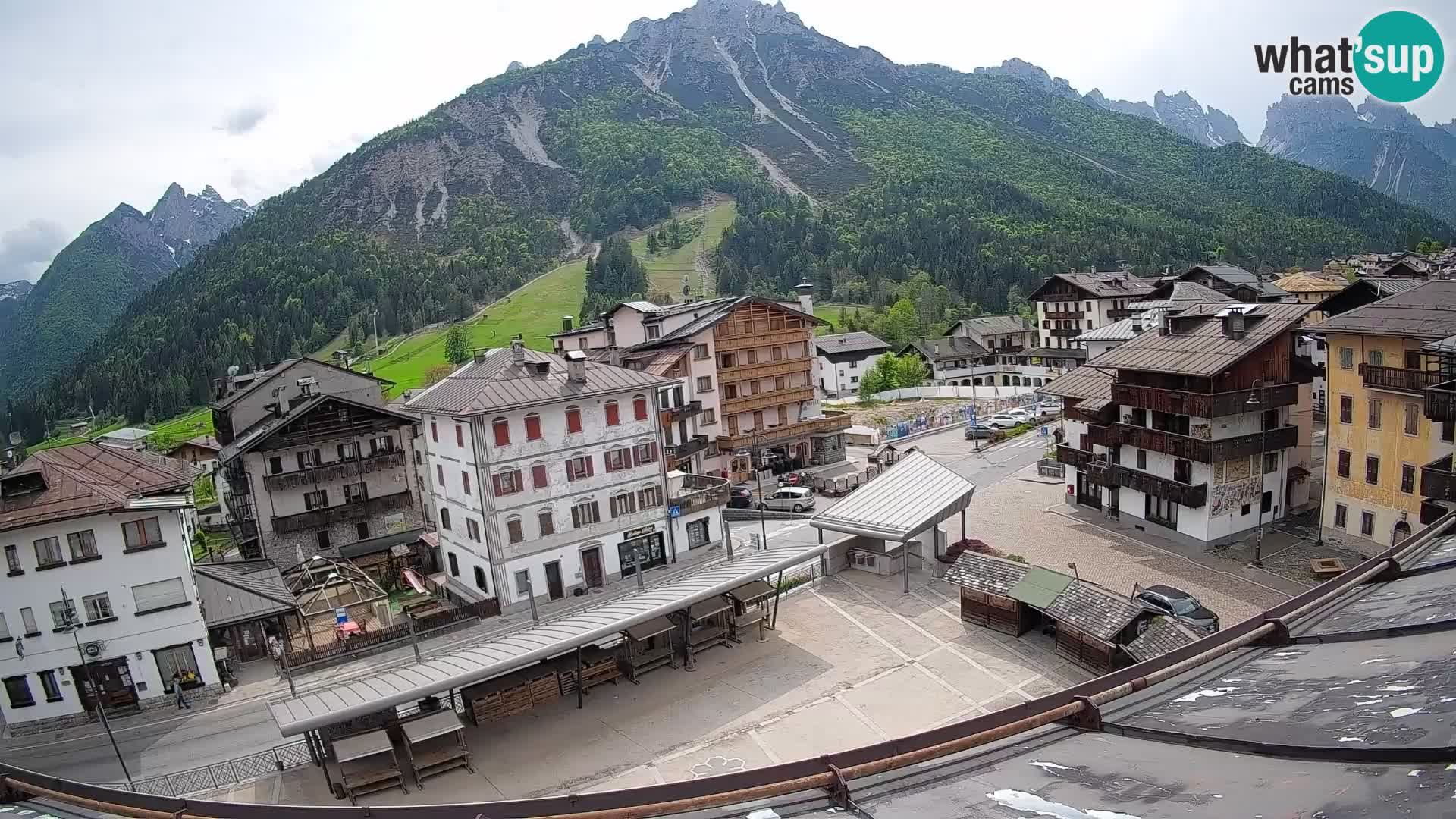 Plaza principal de Forni di Sopra