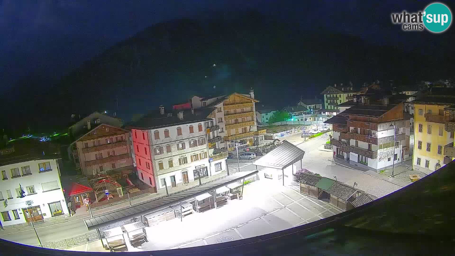 Piazza centrale di Forni di Sopra
