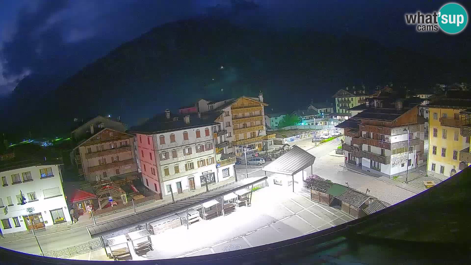 Piazza centrale di Forni di Sopra
