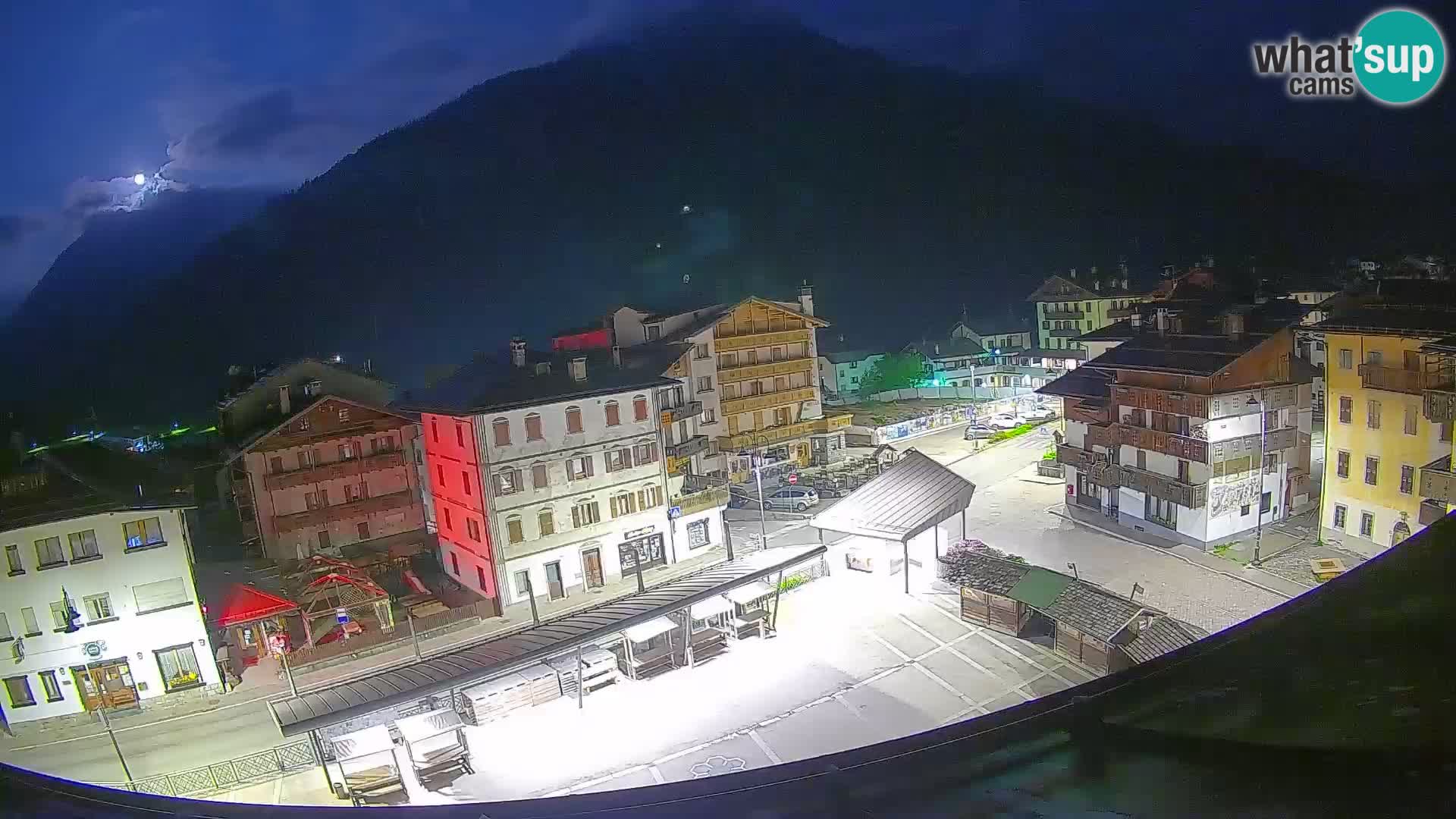 Piazza centrale di Forni di Sopra