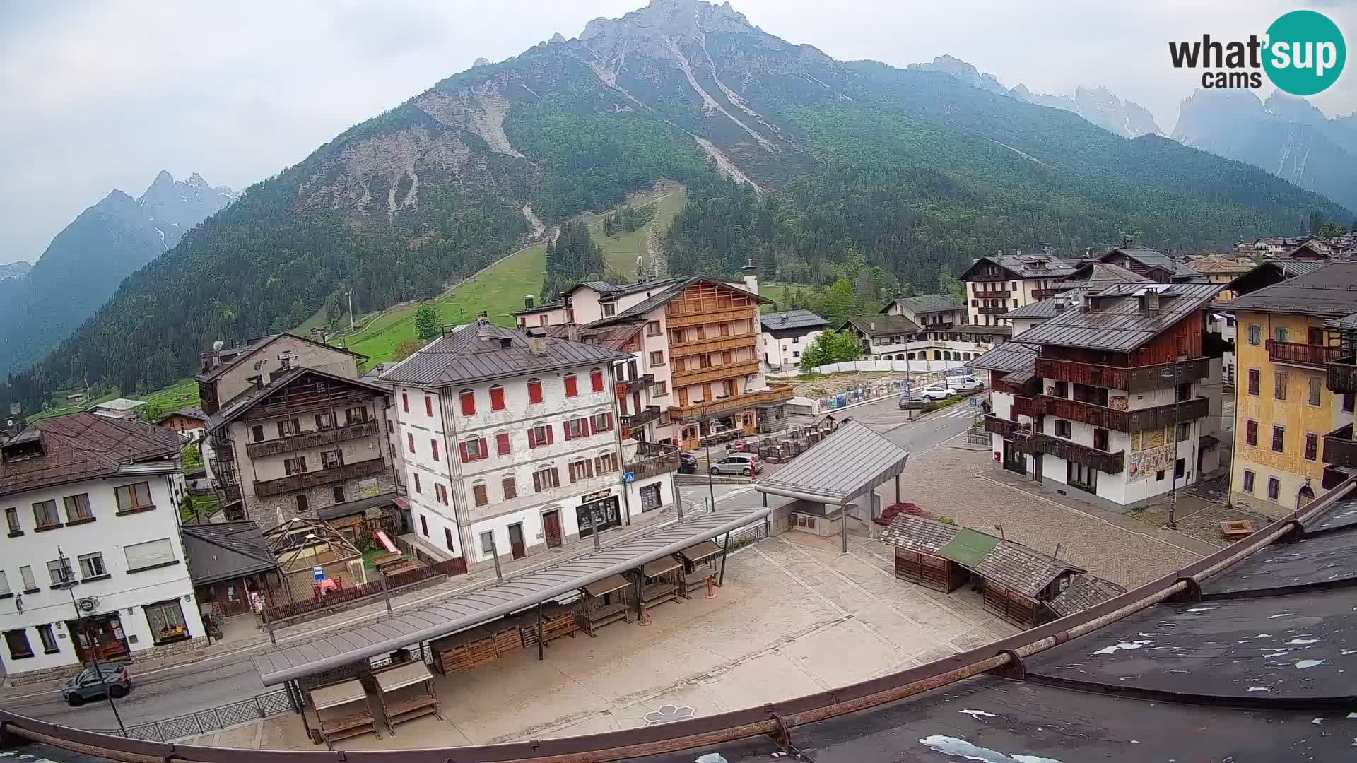 Piazza centrale di Forni di Sopra