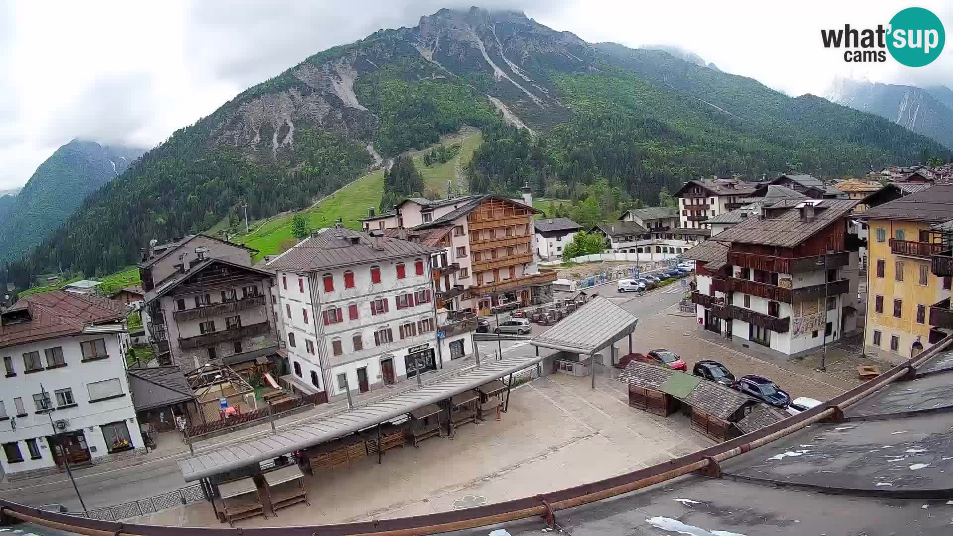 Piazza centrale di Forni di Sopra