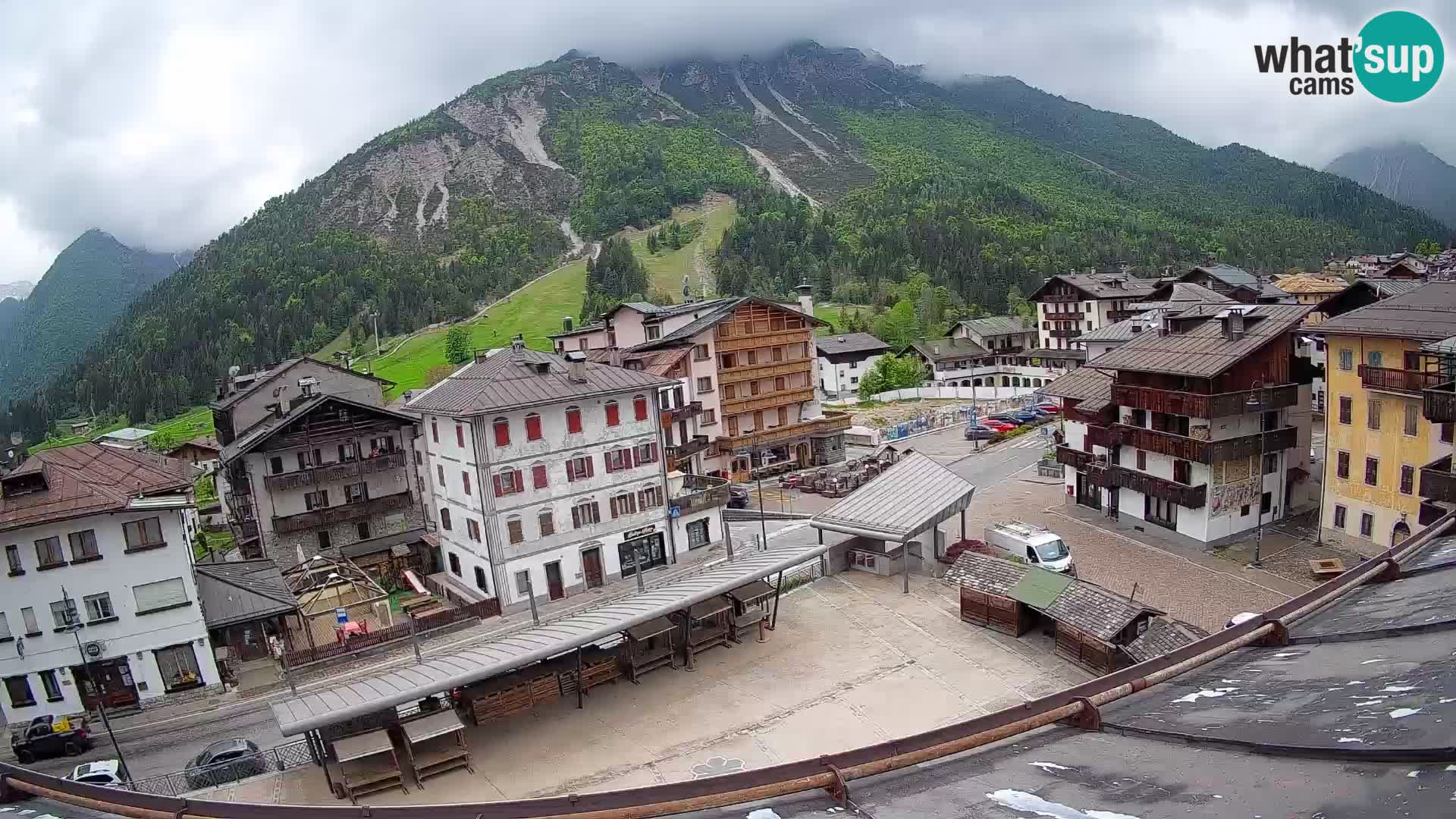 Plaza principal de Forni di Sopra
