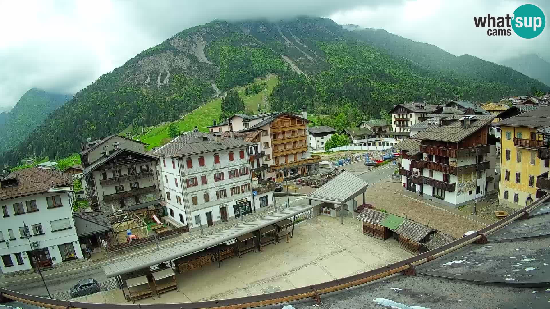 Piazza centrale di Forni di Sopra