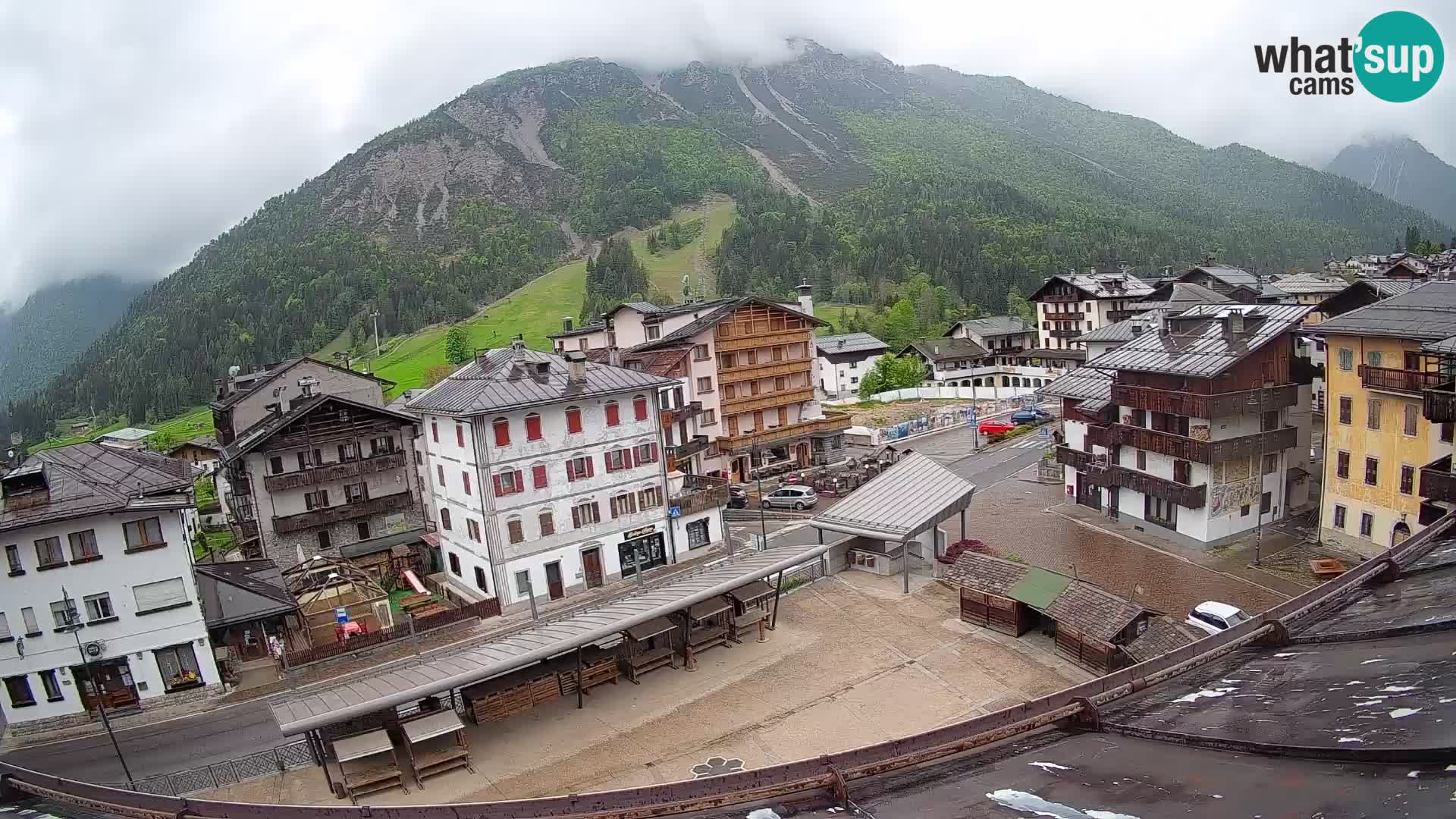 Plaza principal de Forni di Sopra