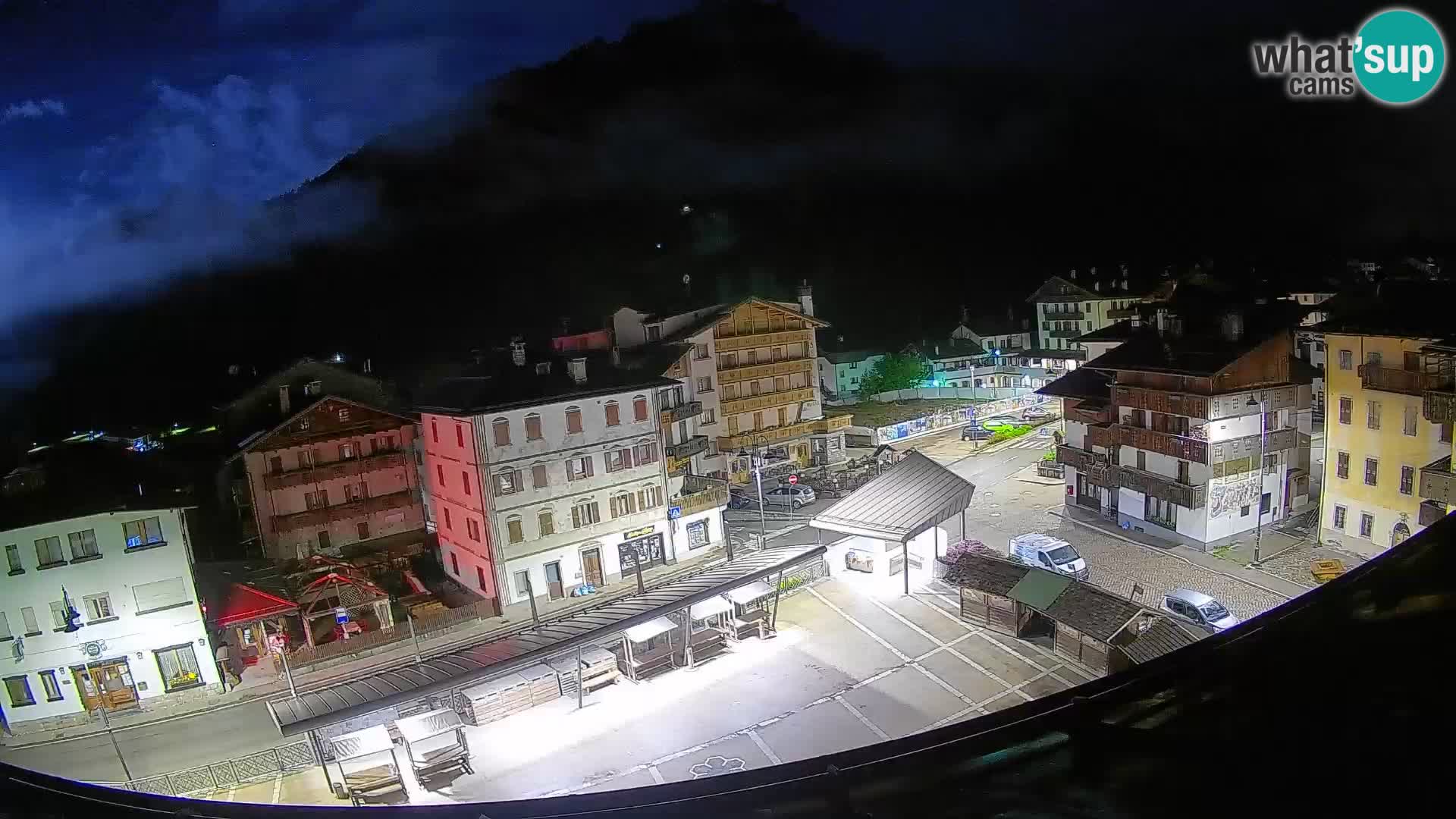 Plaza principal de Forni di Sopra