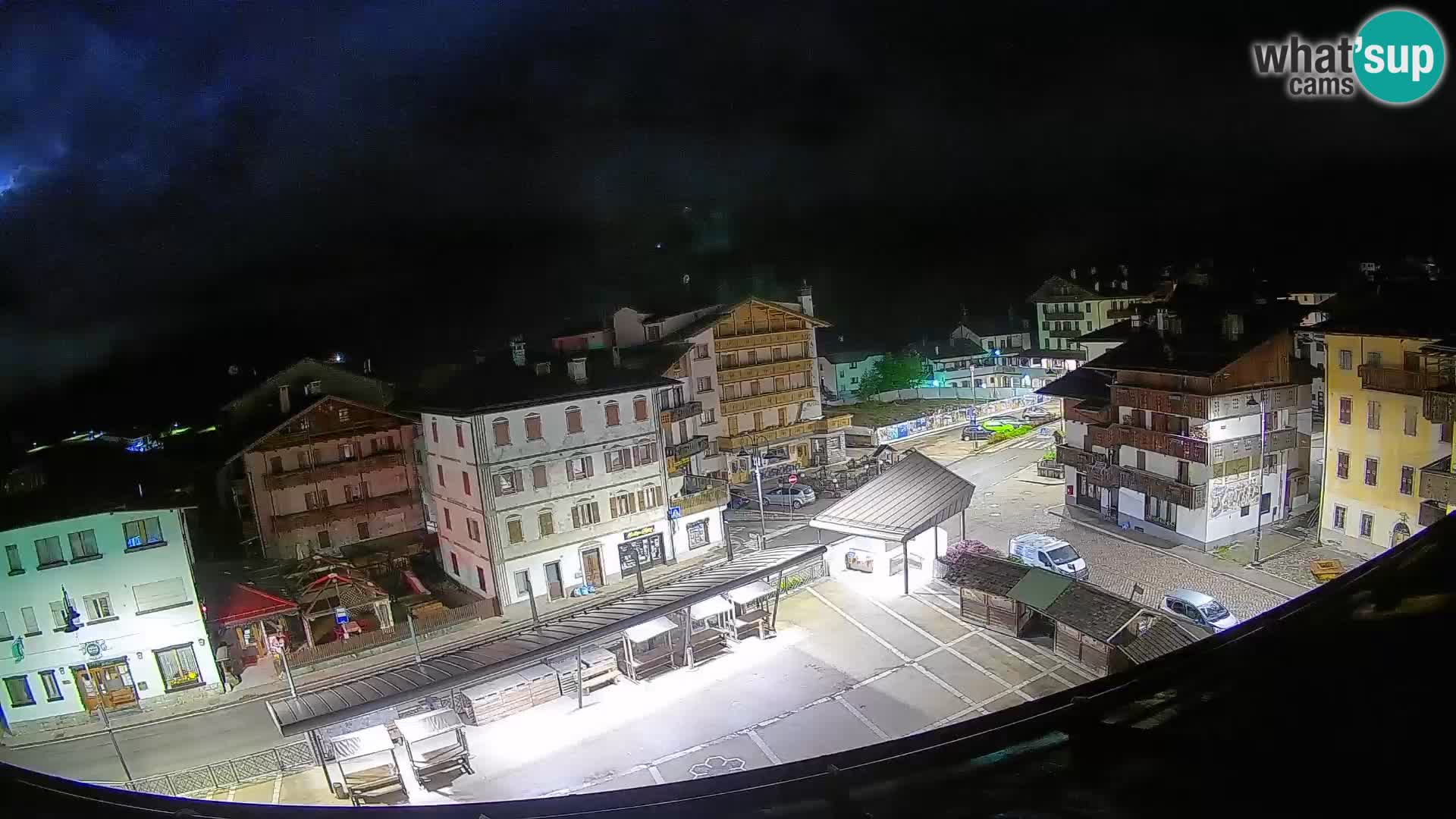 Plaza principal de Forni di Sopra